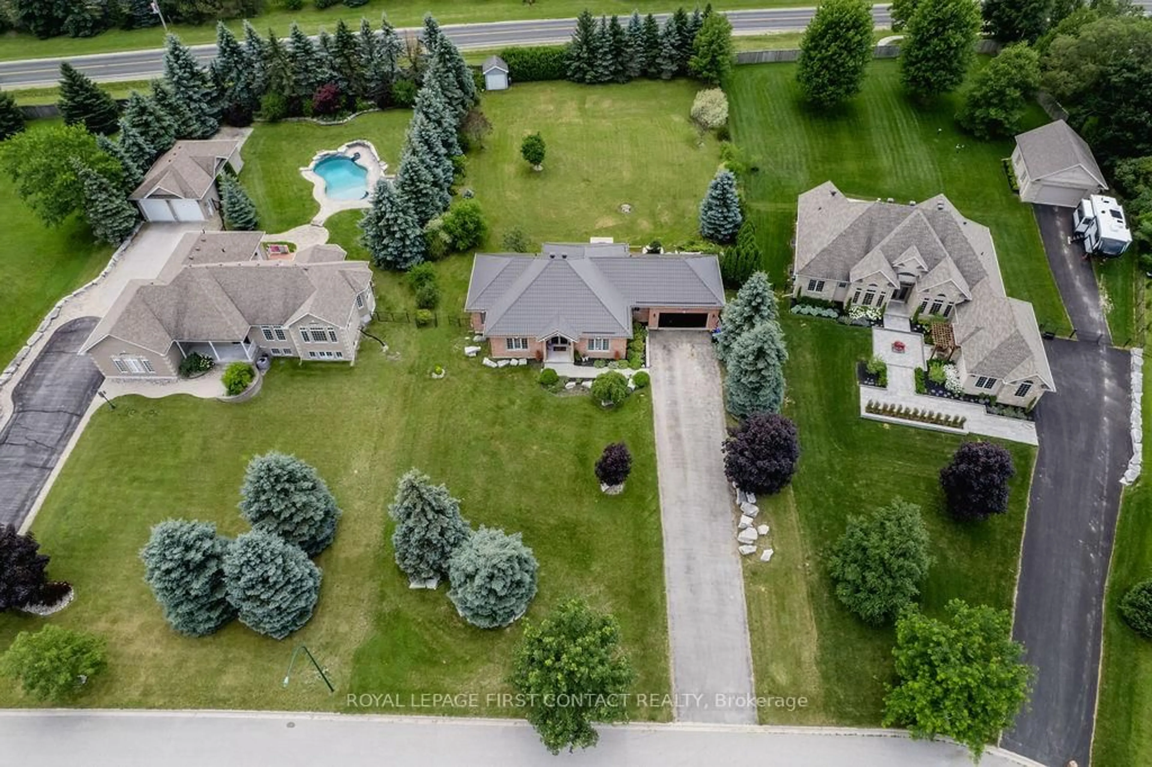 A pic from outside/outdoor area/front of a property/back of a property/a pic from drone, street for 31 Vanderpost Cres, Essa Ontario L0L 2N0