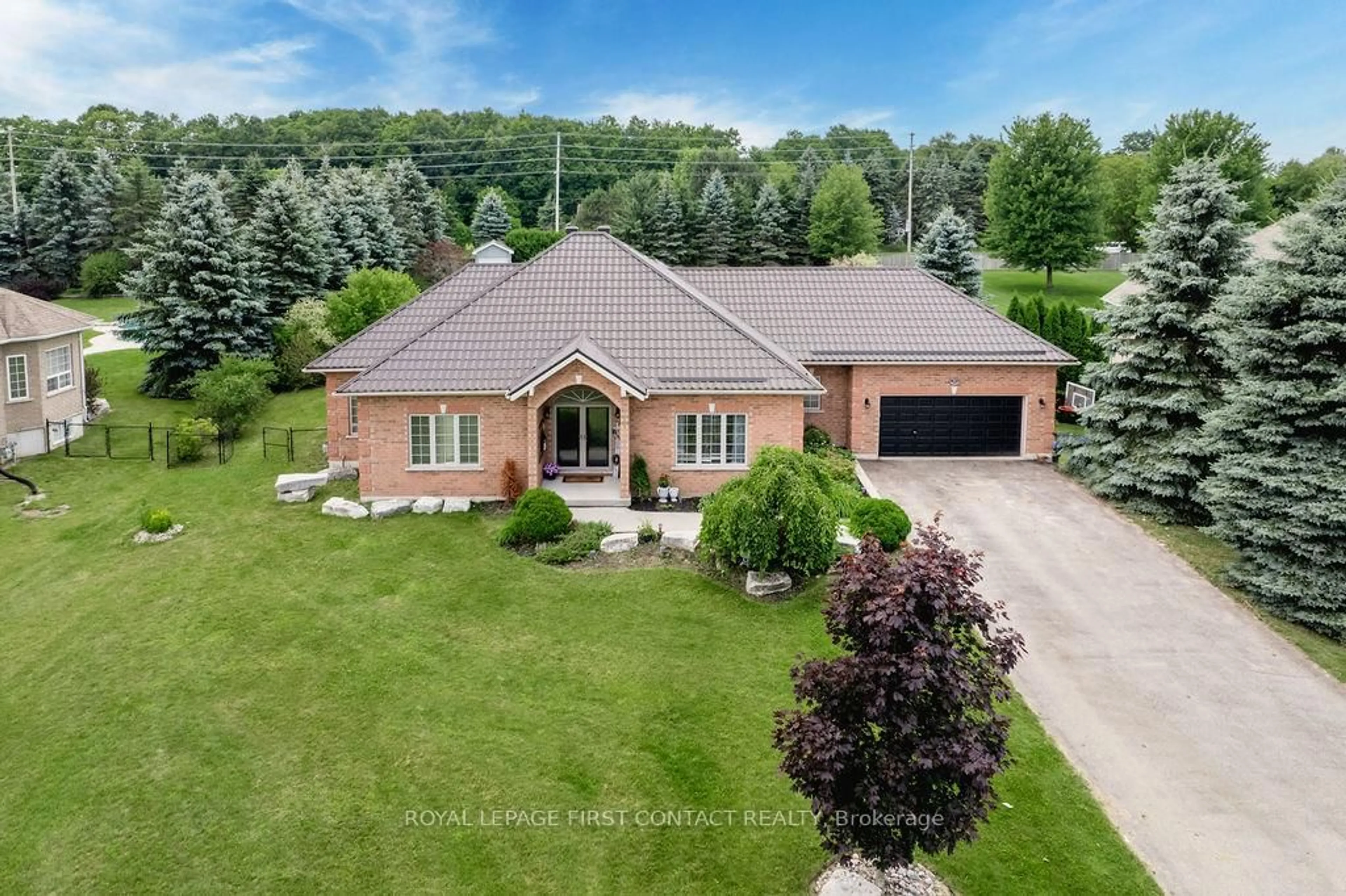 A pic from outside/outdoor area/front of a property/back of a property/a pic from drone, street for 31 Vanderpost Cres, Essa Ontario L0L 2N0