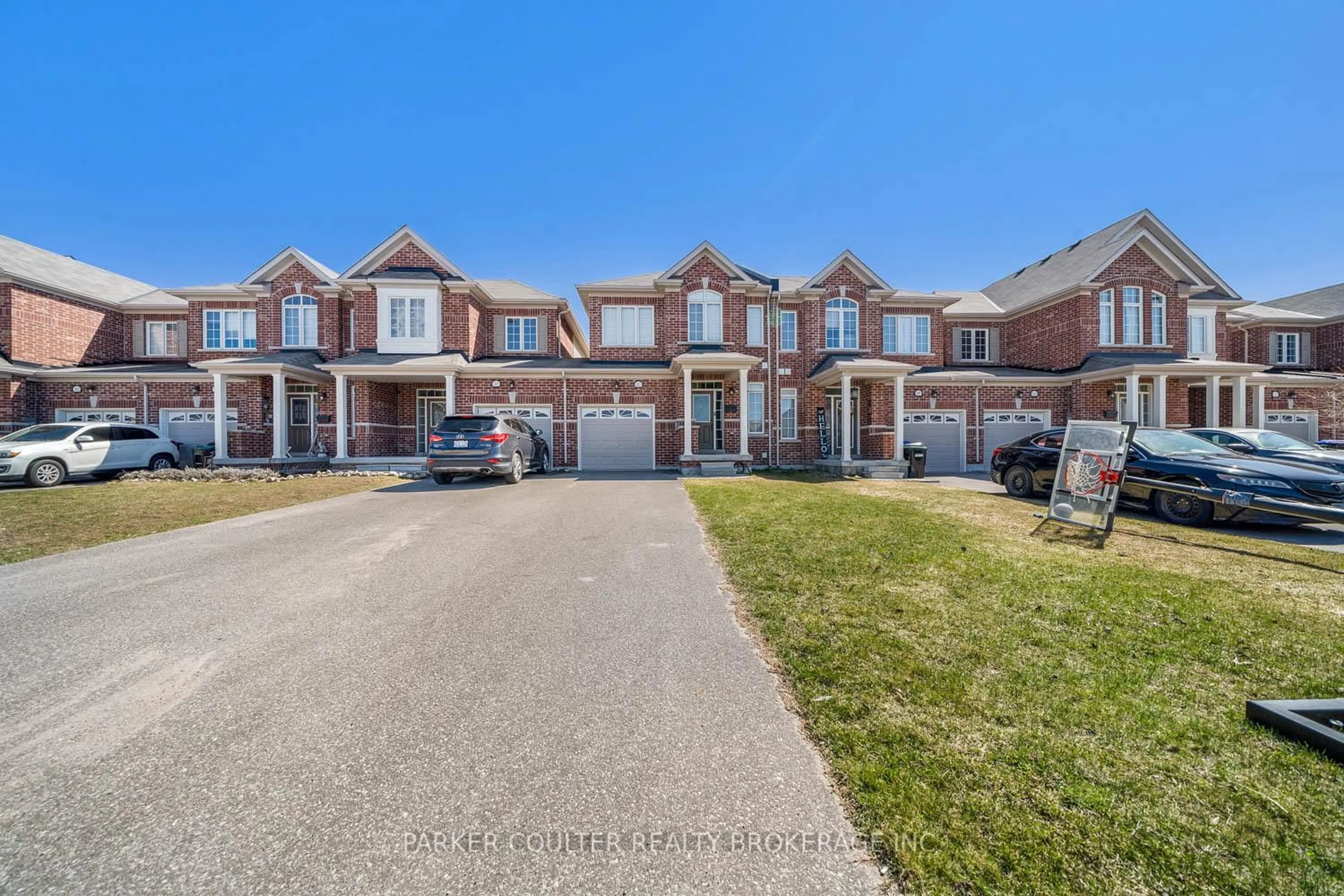 A pic from outside/outdoor area/front of a property/back of a property/a pic from drone, street for 107 Wagner Cres, Essa Ontario L3W 0R7