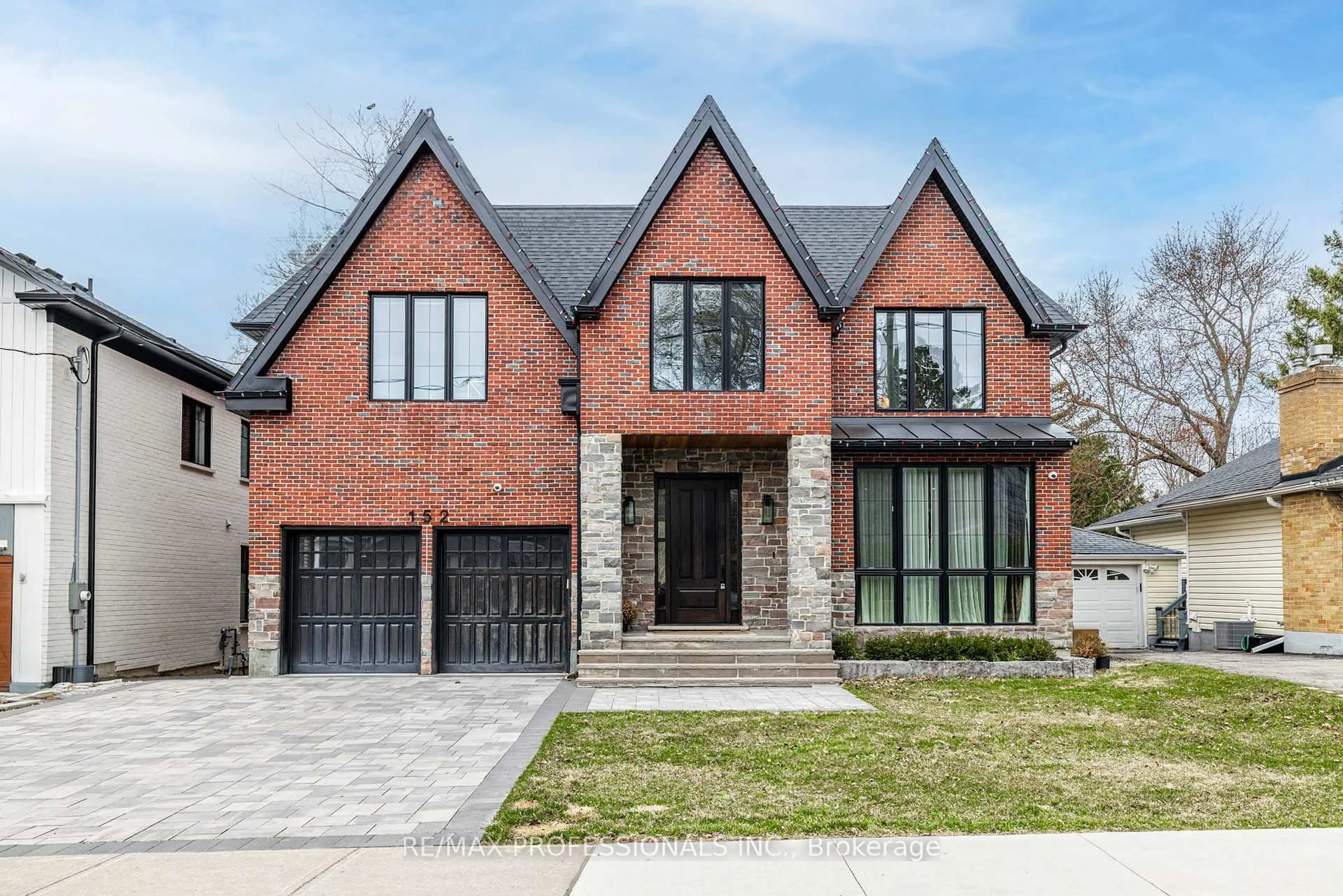 Home with brick exterior material, street for 152 Wells St, Aurora Ontario L4G 1T7