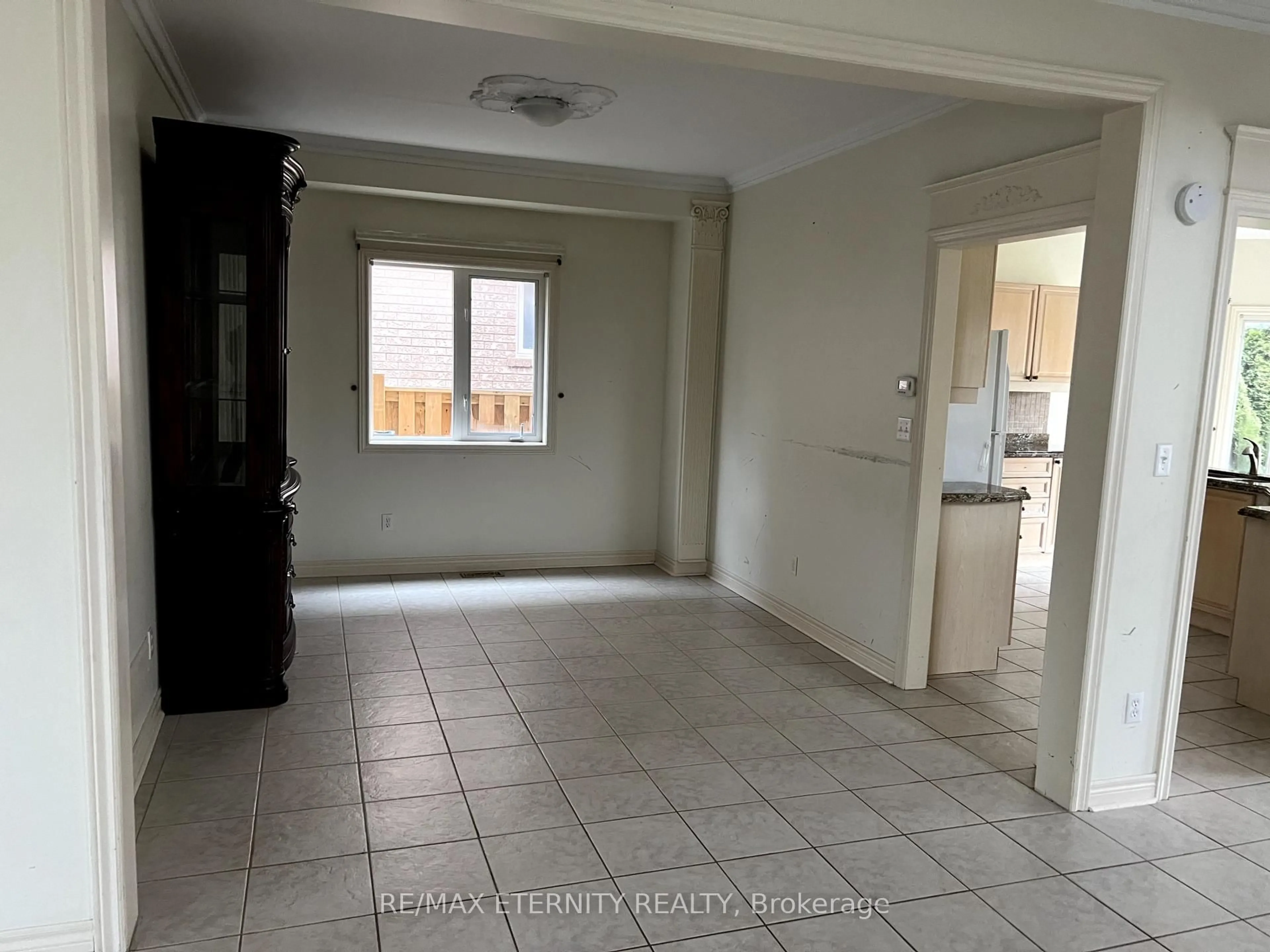 A pic of a room for 220 Canyon Hill Ave, Richmond Hill Ontario L4C 0R4
