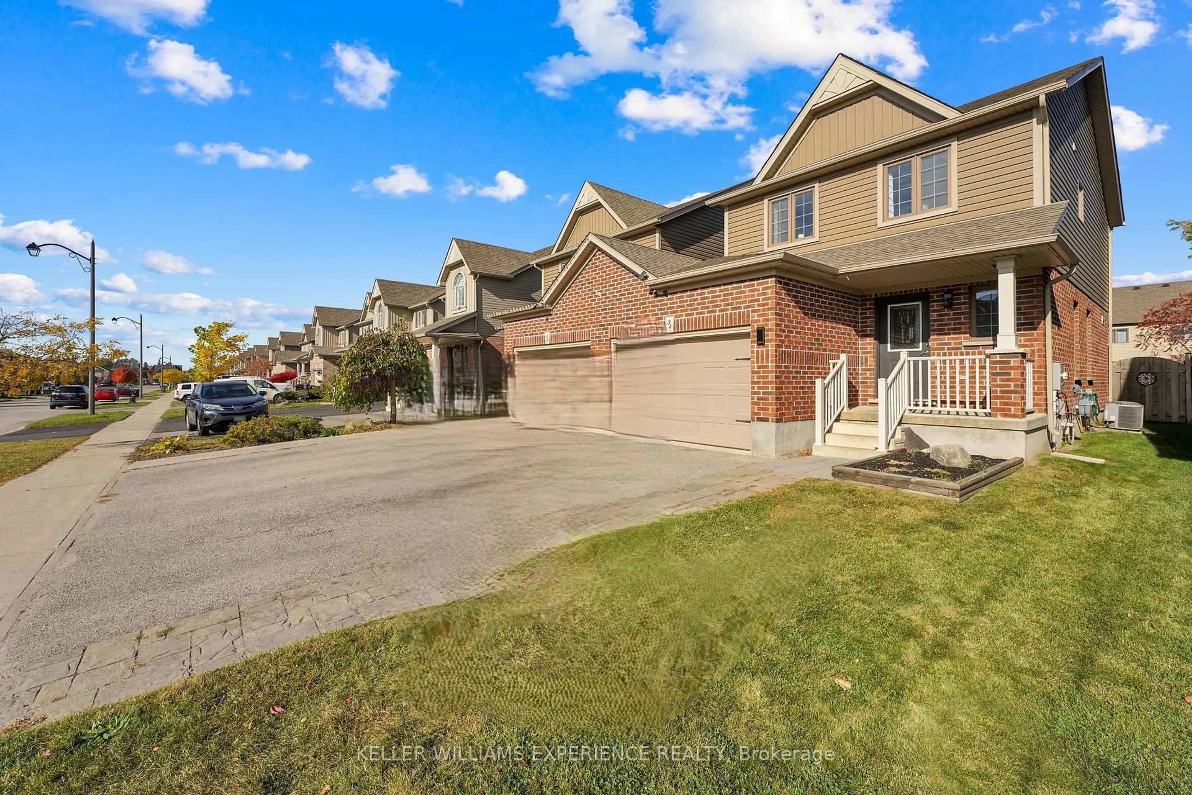 A pic from outside/outdoor area/front of a property/back of a property/a pic from drone, street for 34 Quigley St, Essa Ontario L0M 1B5