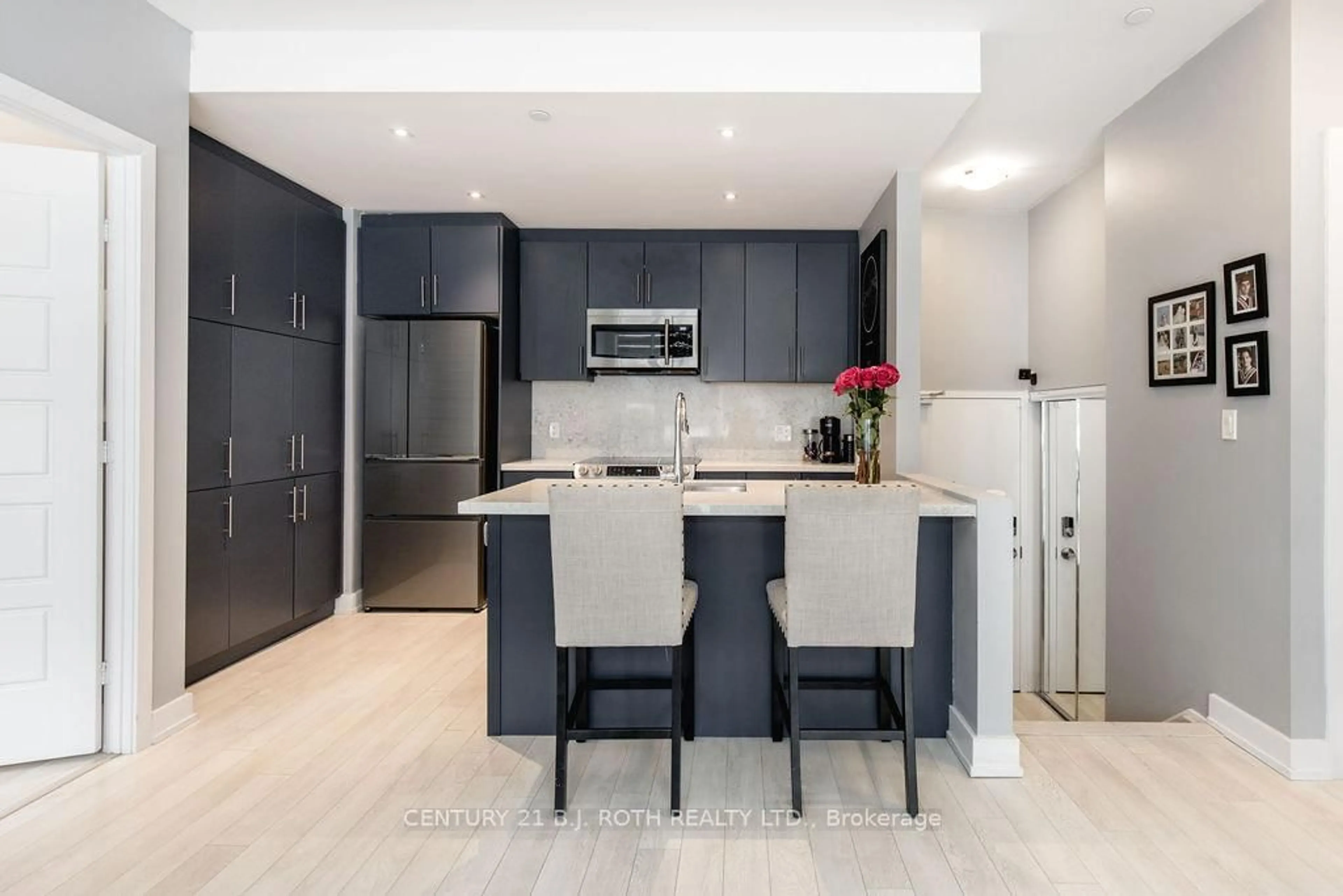 Contemporary kitchen, ceramic/tile floor for 375 SEA RAY Ave #G-15, Innisfil Ontario L9S 0N9