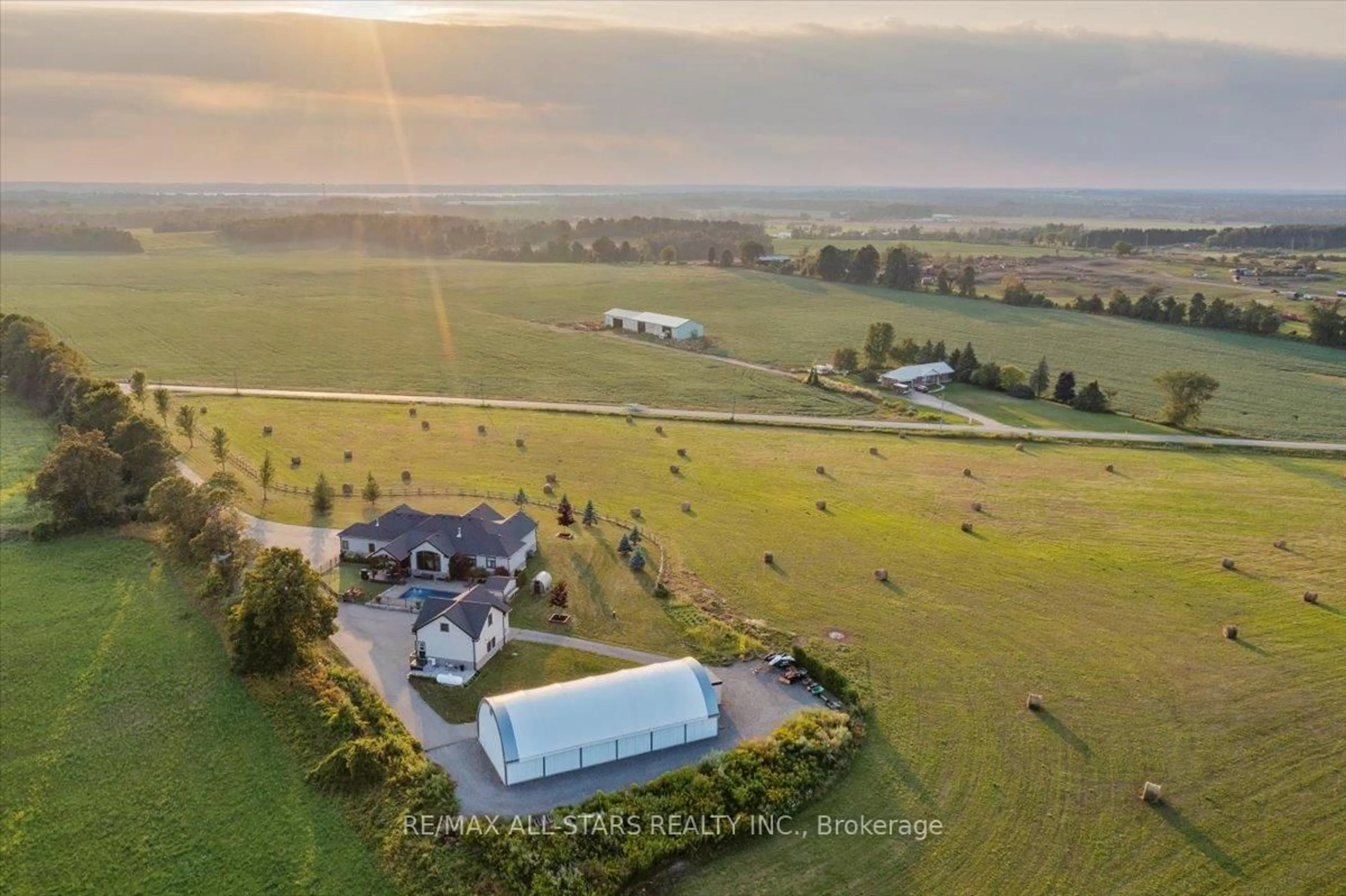 A pic from outside/outdoor area/front of a property/back of a property/a pic from drone, mountain view for 247 Ravencrest Rd, Georgina Ontario L0E 1R0