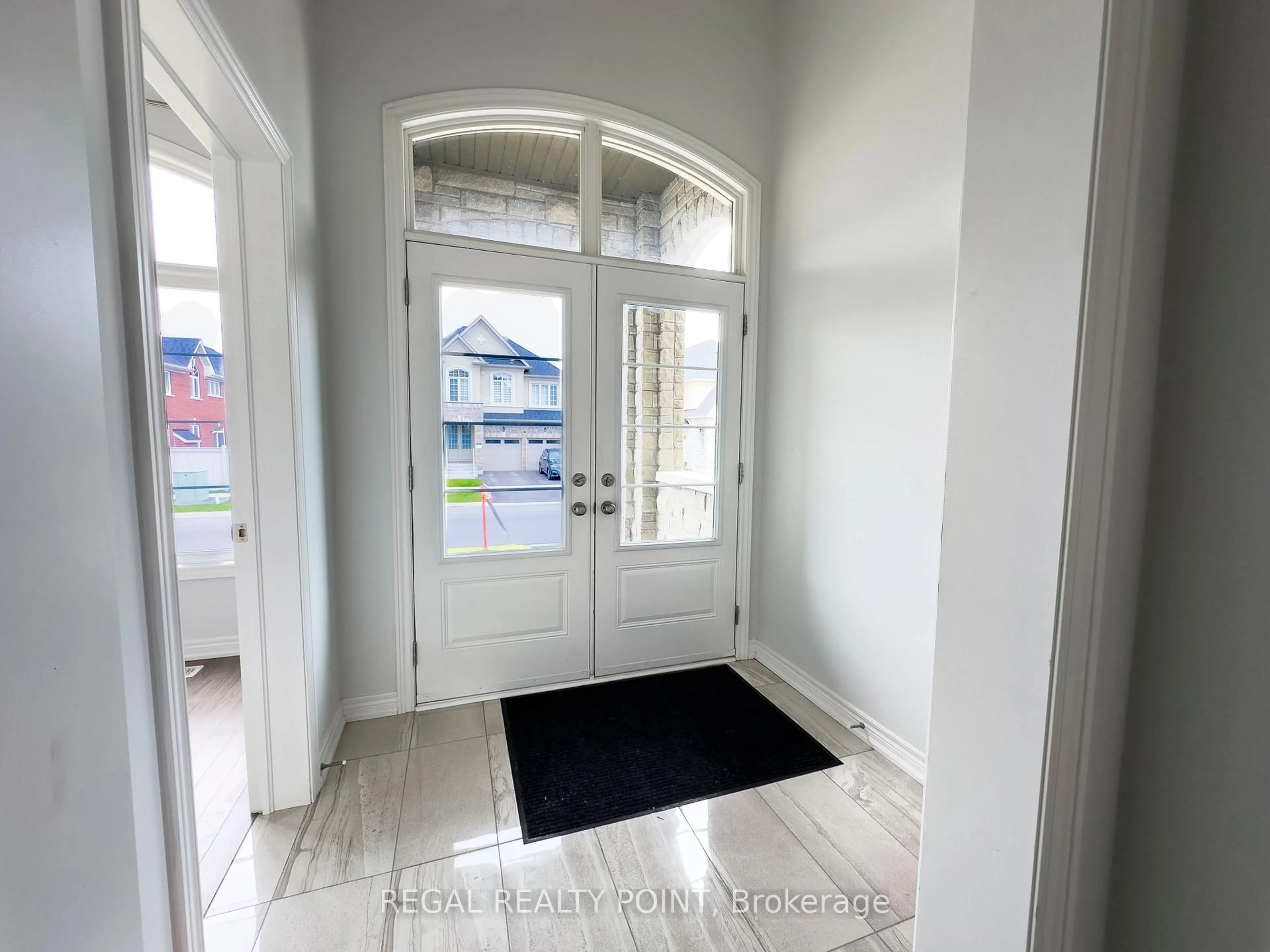 Indoor entryway for 3 Father Muckle Ave, Georgina Ontario L4P 0E8