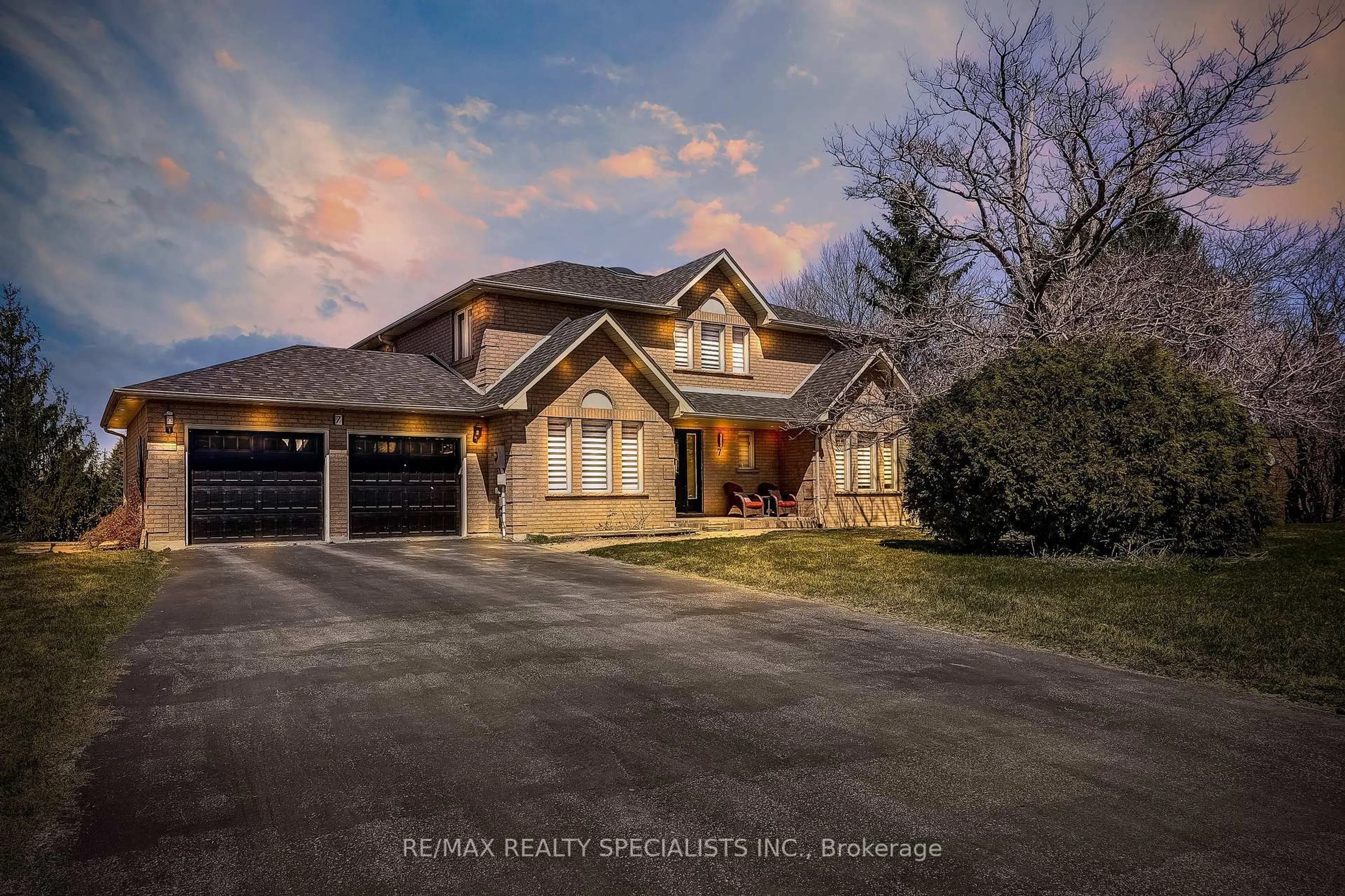 Home with brick exterior material, street for 7 Golfview Blvd, Bradford West Gwillimbury Ontario L3Z 3Z1