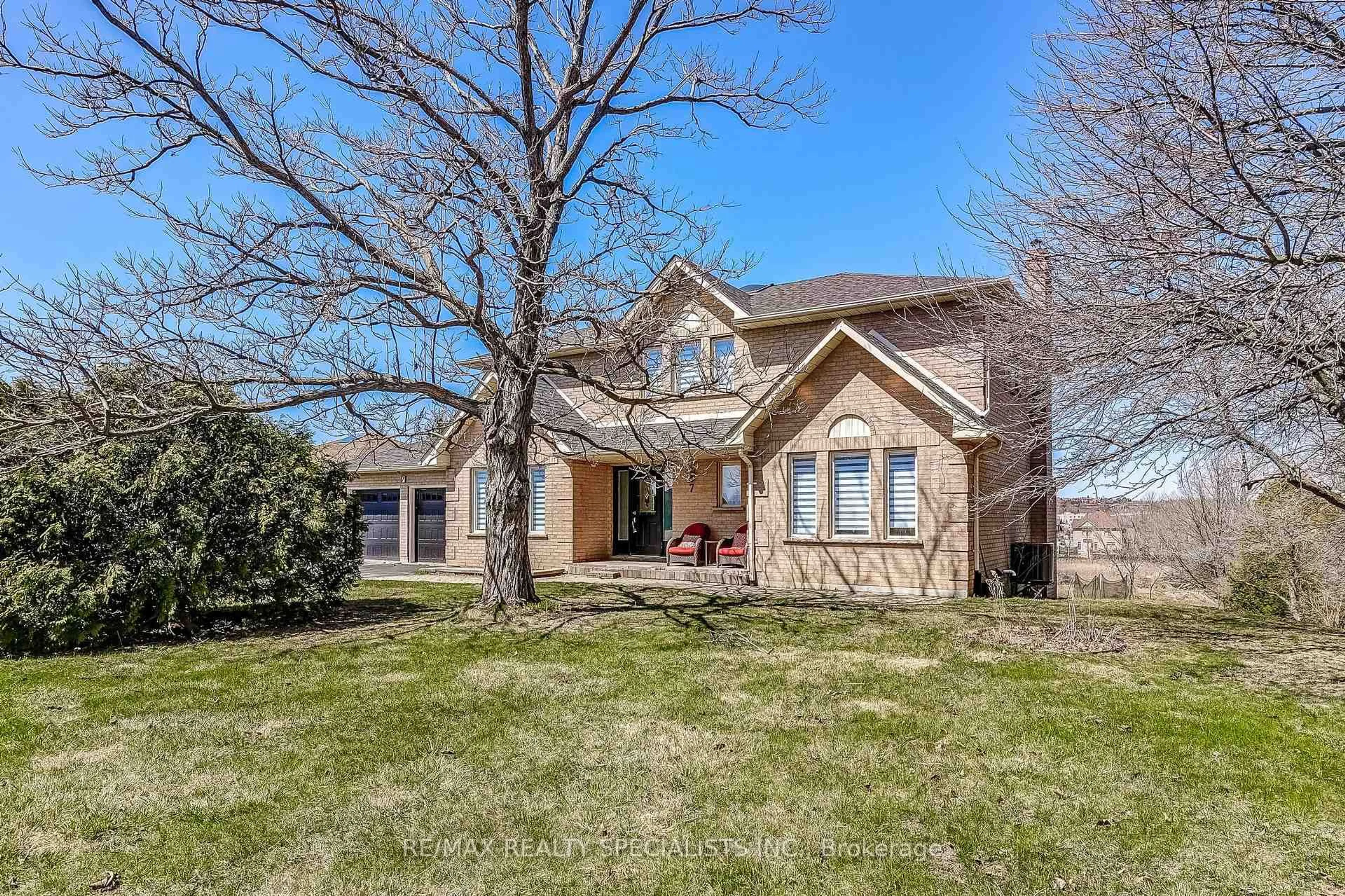 Home with brick exterior material, street for 7 Golfview Blvd, Bradford West Gwillimbury Ontario L3Z 3Z1