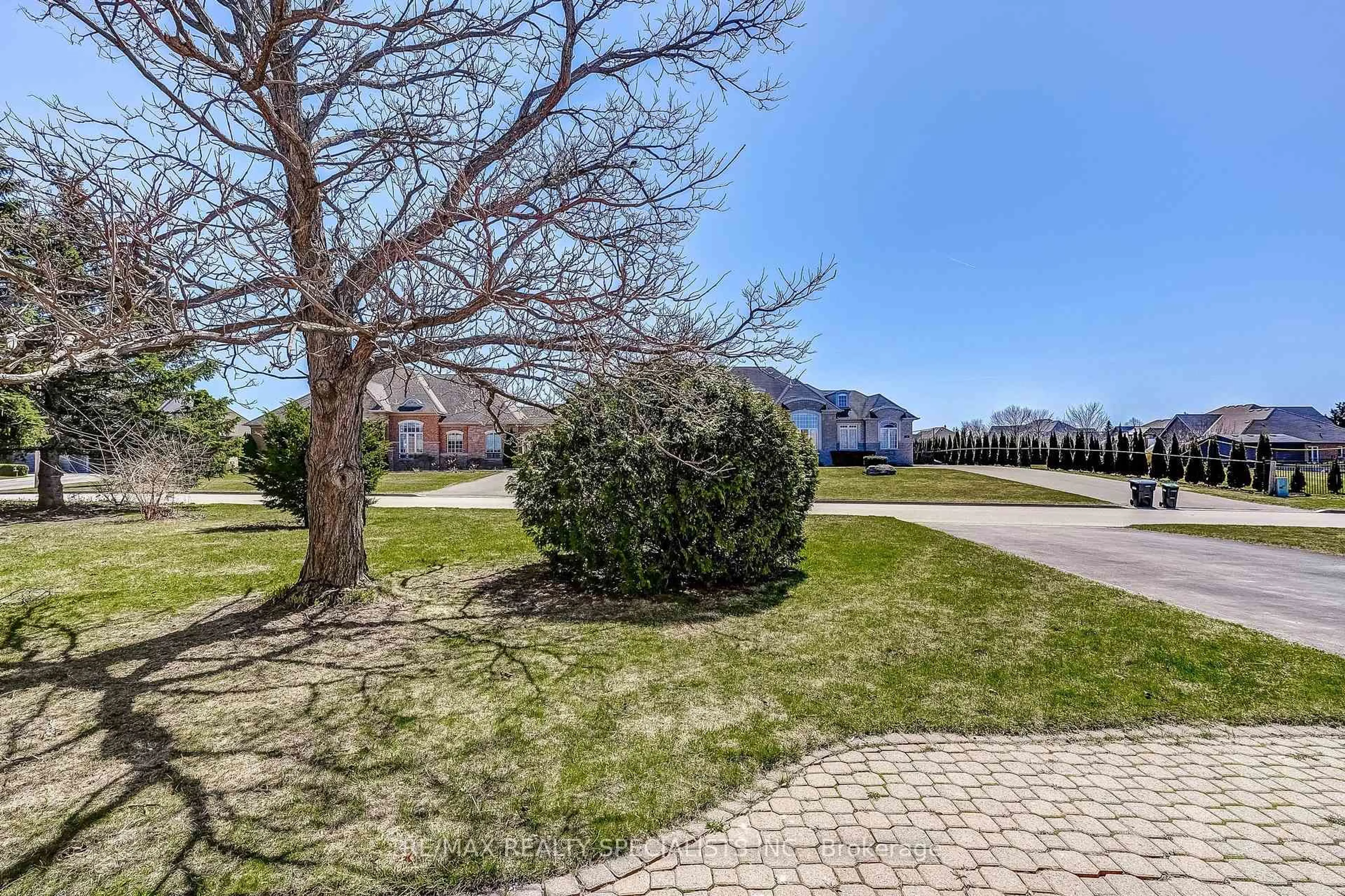 Patio, water/lake/river/ocean view for 7 Golfview Blvd, Bradford West Gwillimbury Ontario L3Z 3Z1