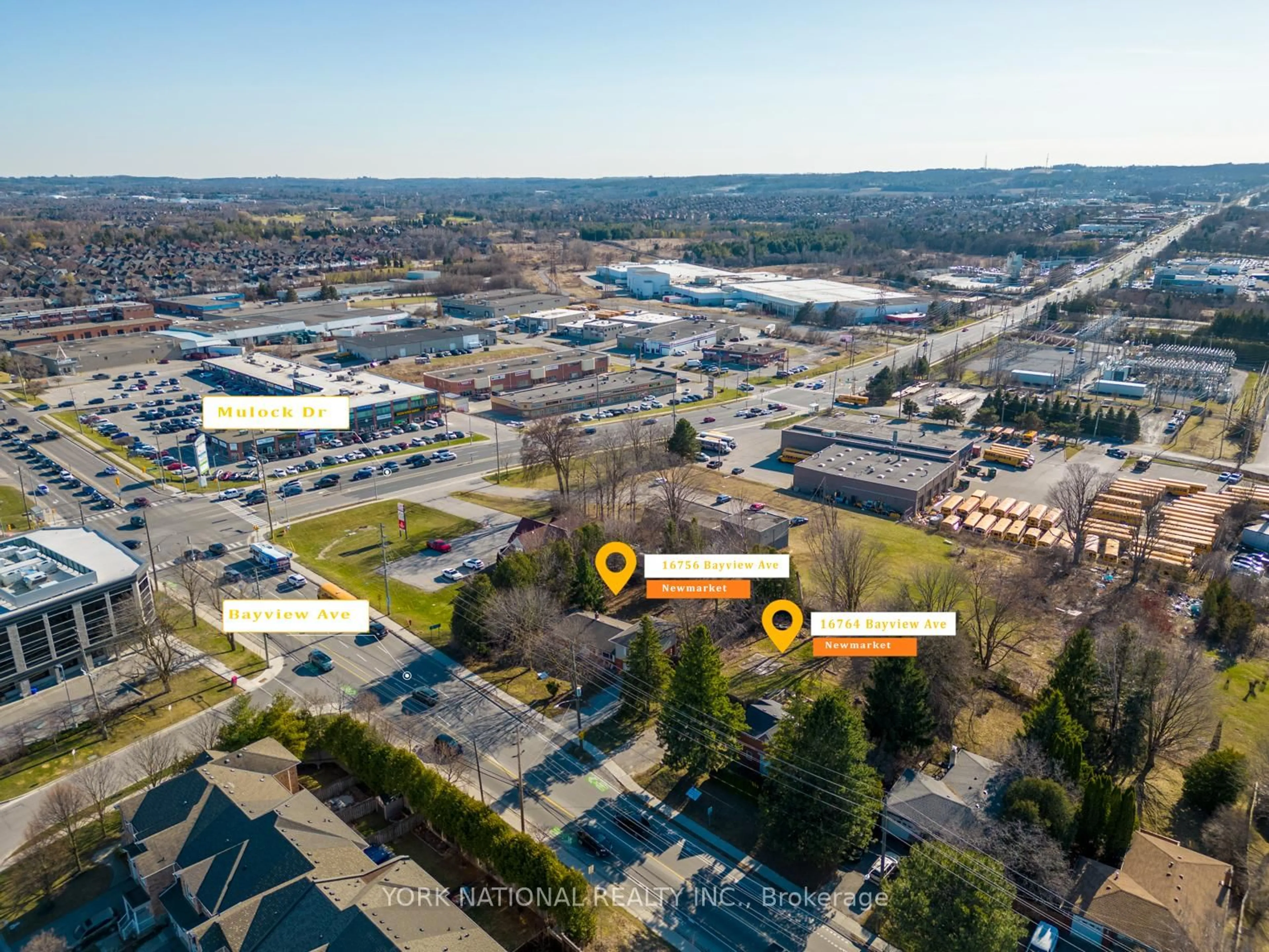 A pic from outside/outdoor area/front of a property/back of a property/a pic from drone, unknown for 16756 Bayview Ave, Newmarket Ontario L3Y 3W9