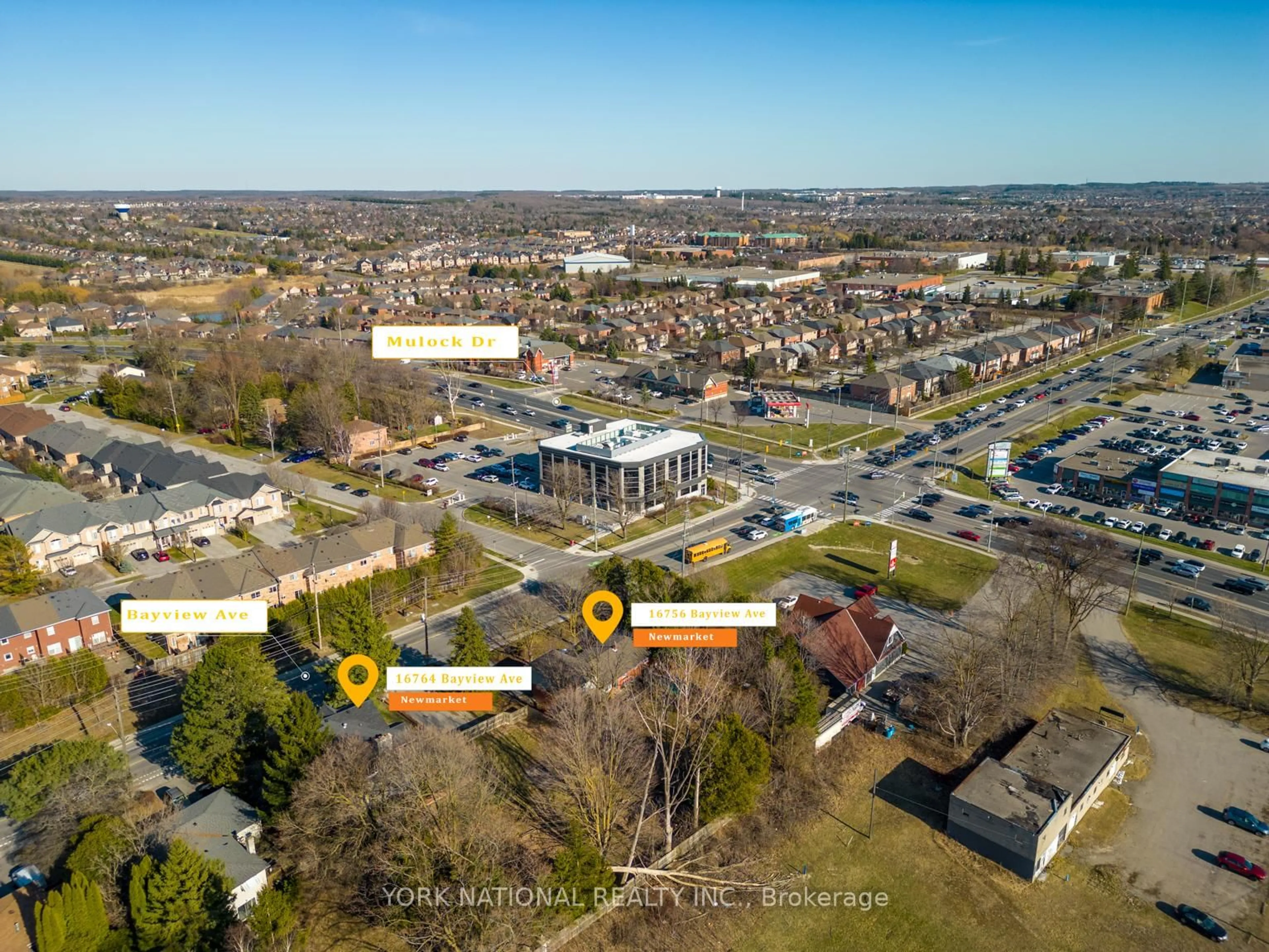 A pic from outside/outdoor area/front of a property/back of a property/a pic from drone, street for 16756 Bayview Ave, Newmarket Ontario L3Y 3W9