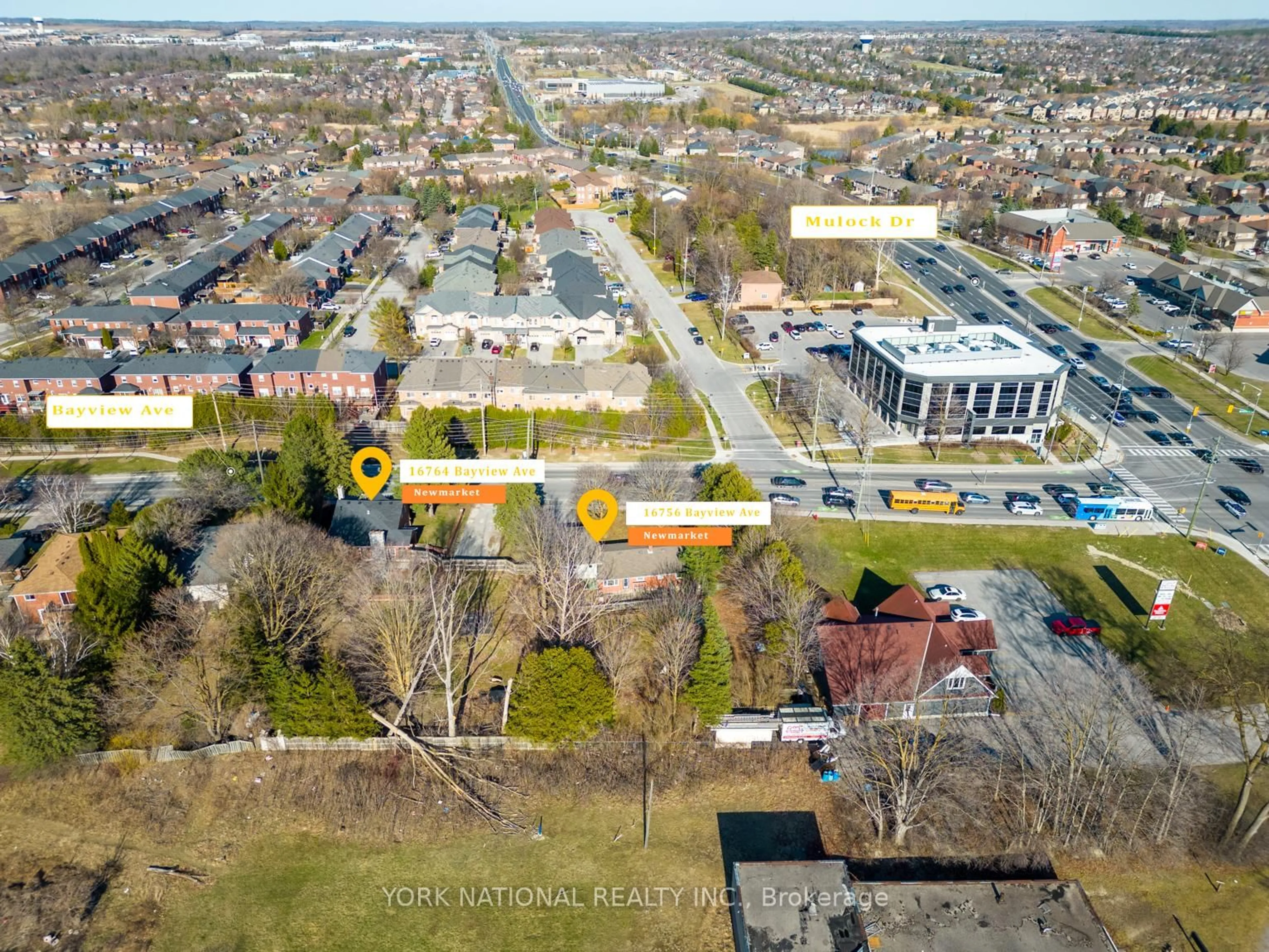 A pic from outside/outdoor area/front of a property/back of a property/a pic from drone, street for 16756 Bayview Ave, Newmarket Ontario L3Y 3W9