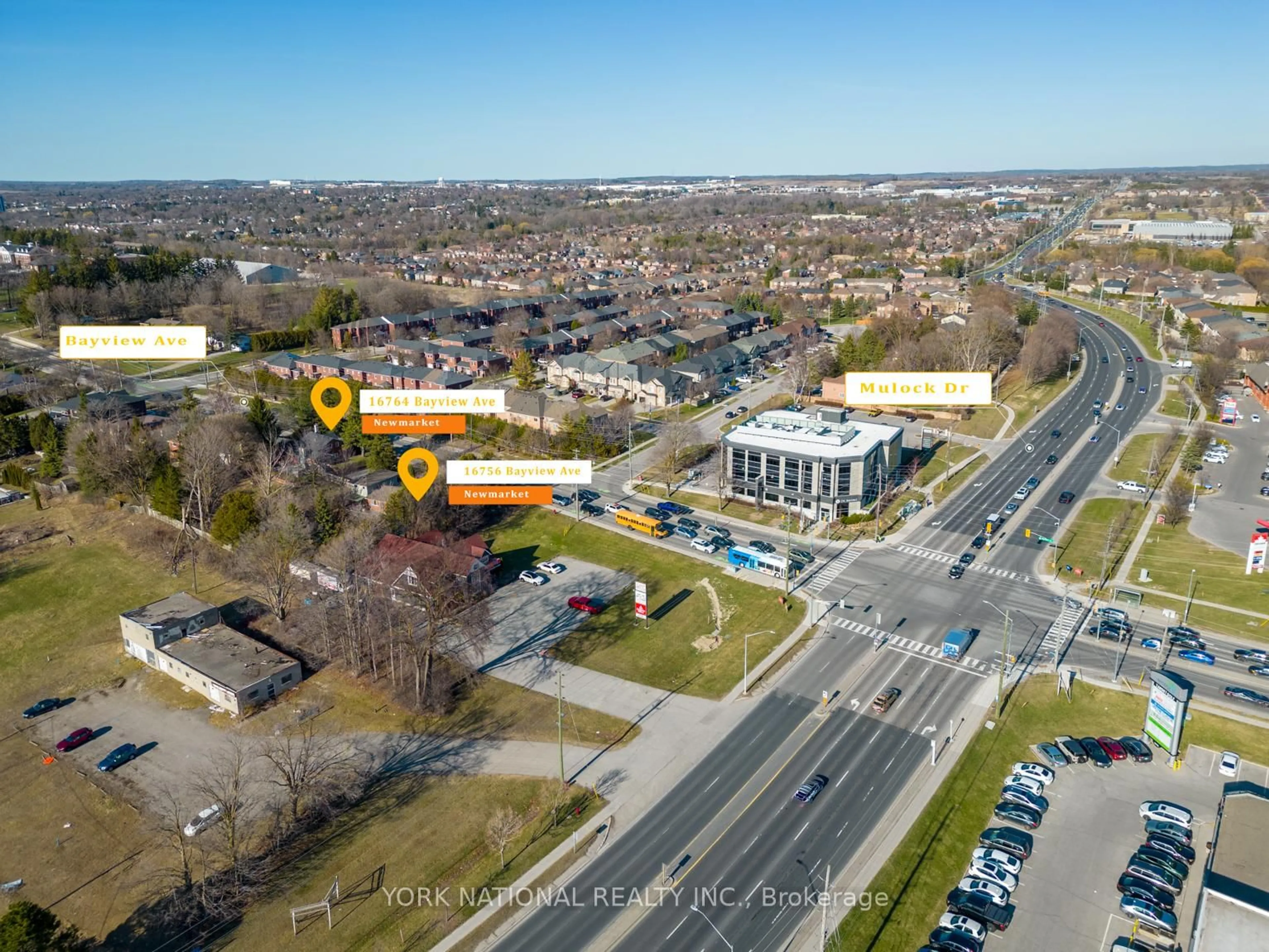 A pic from outside/outdoor area/front of a property/back of a property/a pic from drone, street for 16756 Bayview Ave, Newmarket Ontario L3Y 3W9