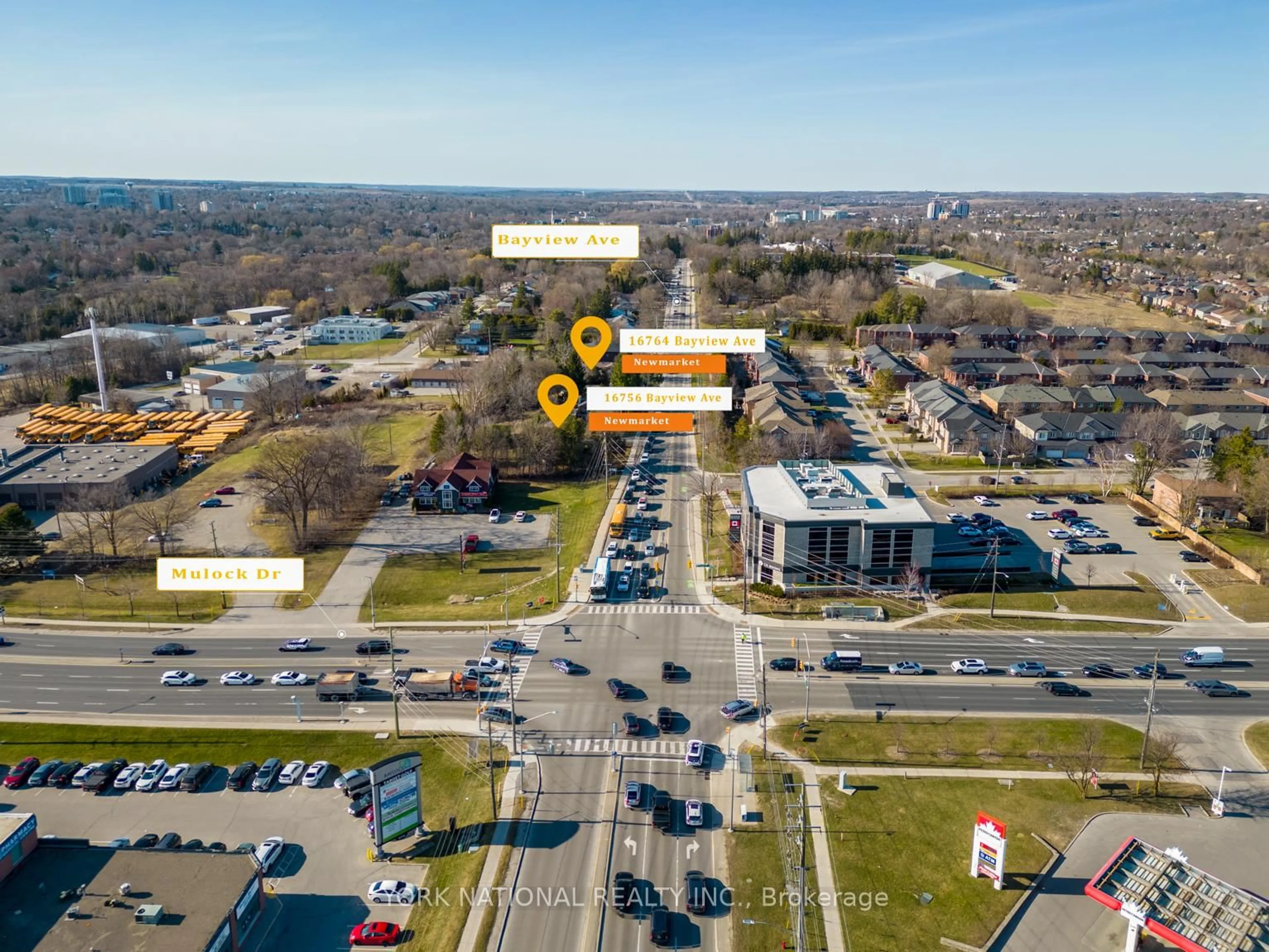 A pic from outside/outdoor area/front of a property/back of a property/a pic from drone, unknown for 16756 Bayview Ave, Newmarket Ontario L3Y 3W9