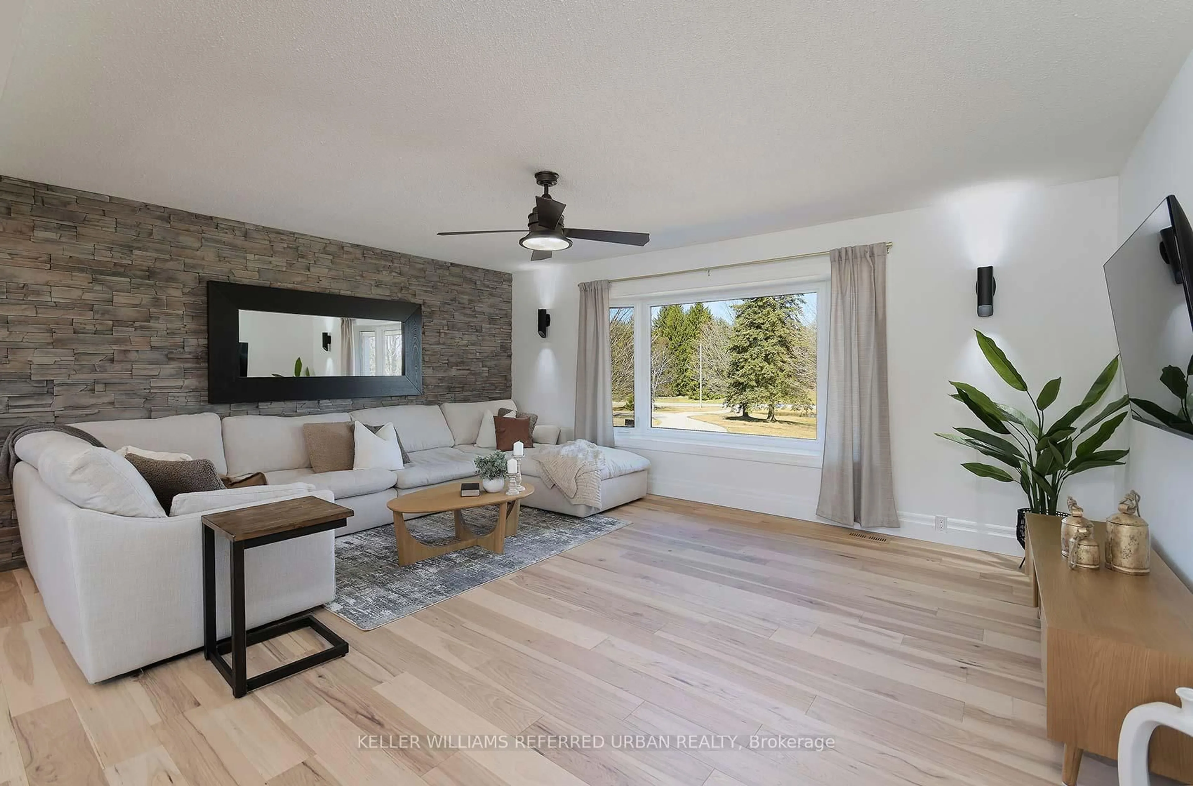 Living room with furniture, unknown for 3243 St. John's Sdrd, Whitchurch-Stouffville Ontario L4A 2T6