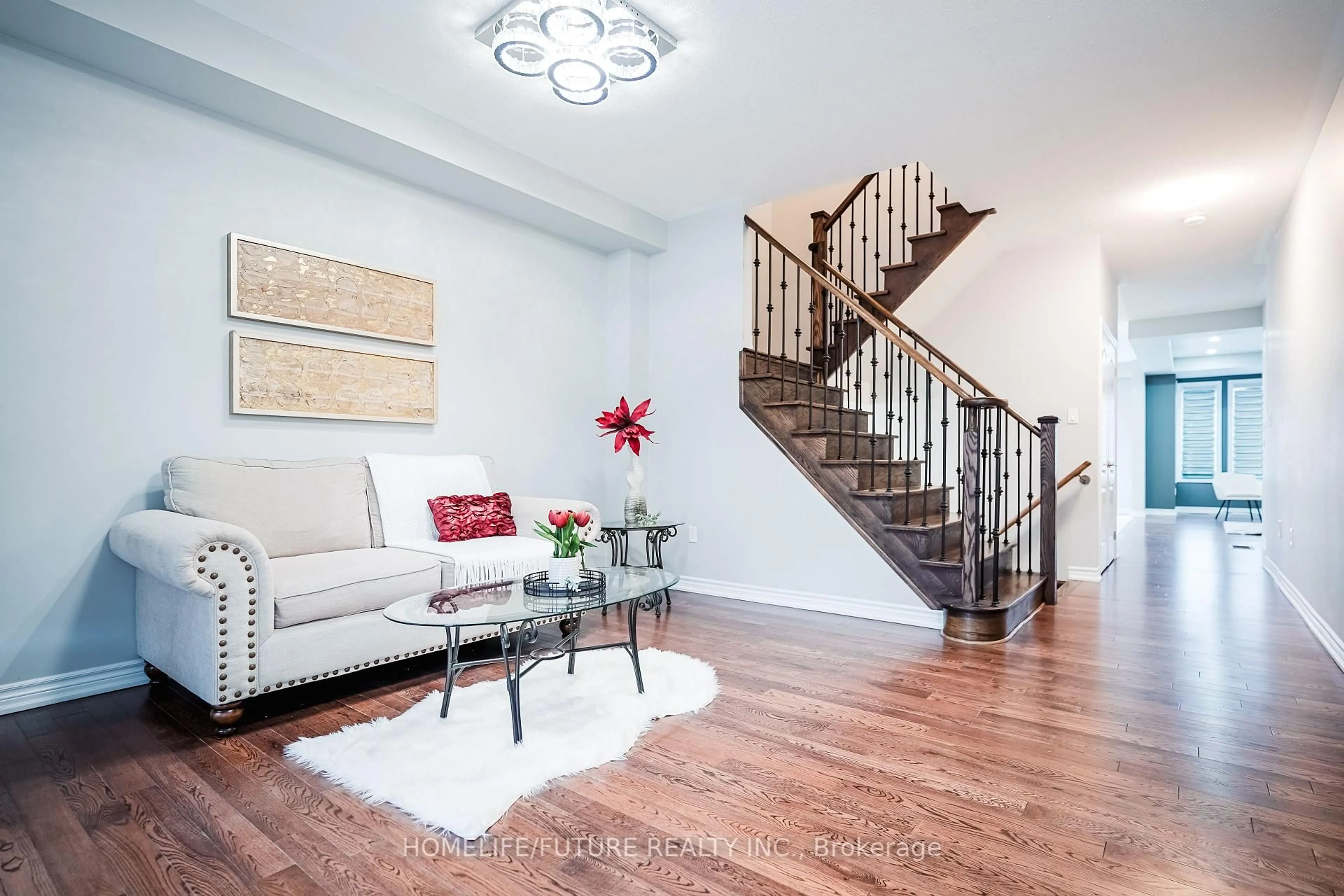 Indoor entryway for 53 Mondial Cres, East Gwillimbury Ontario L9N 0S2