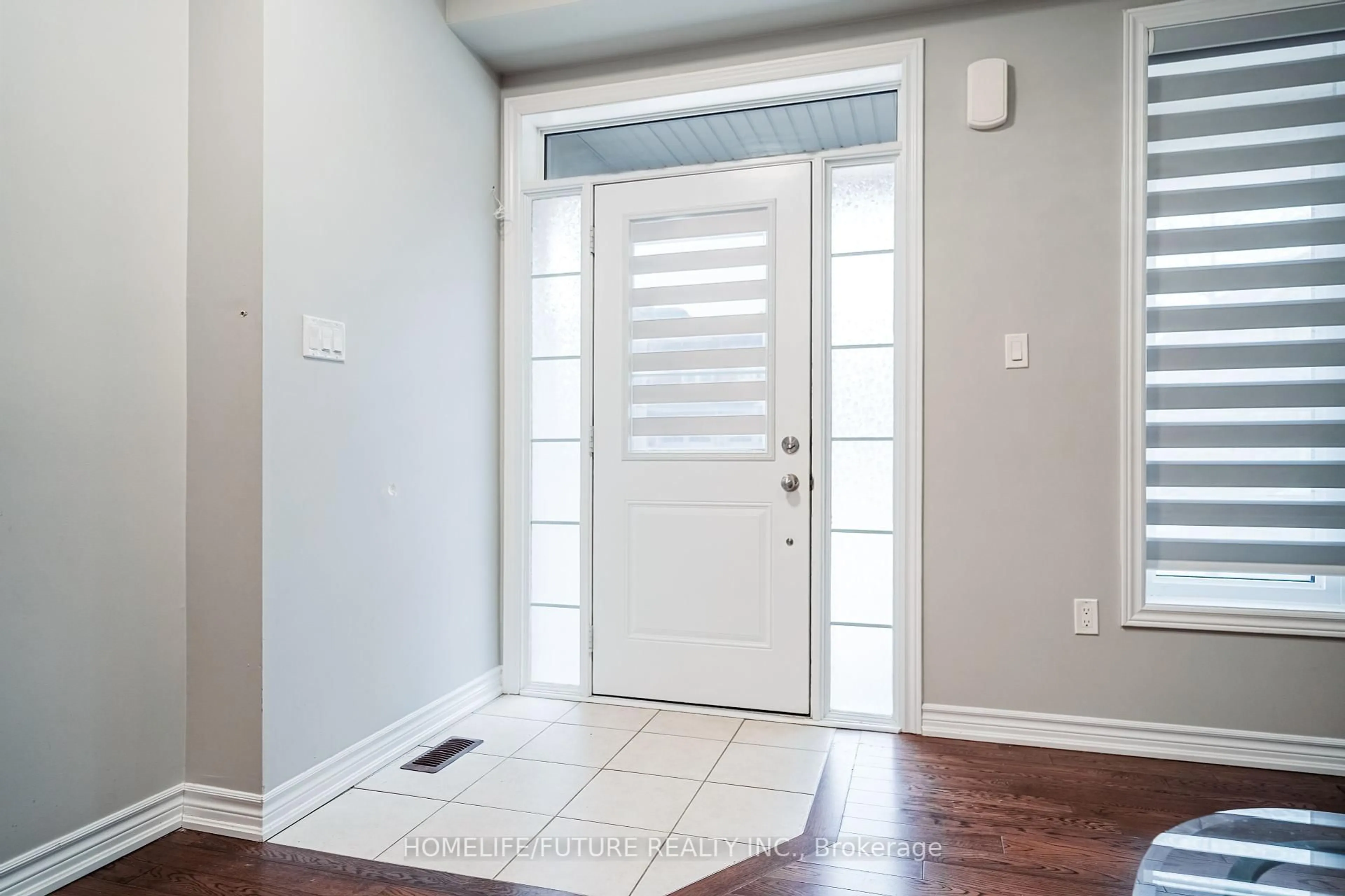 Indoor entryway for 53 Mondial Cres, East Gwillimbury Ontario L9N 0S2