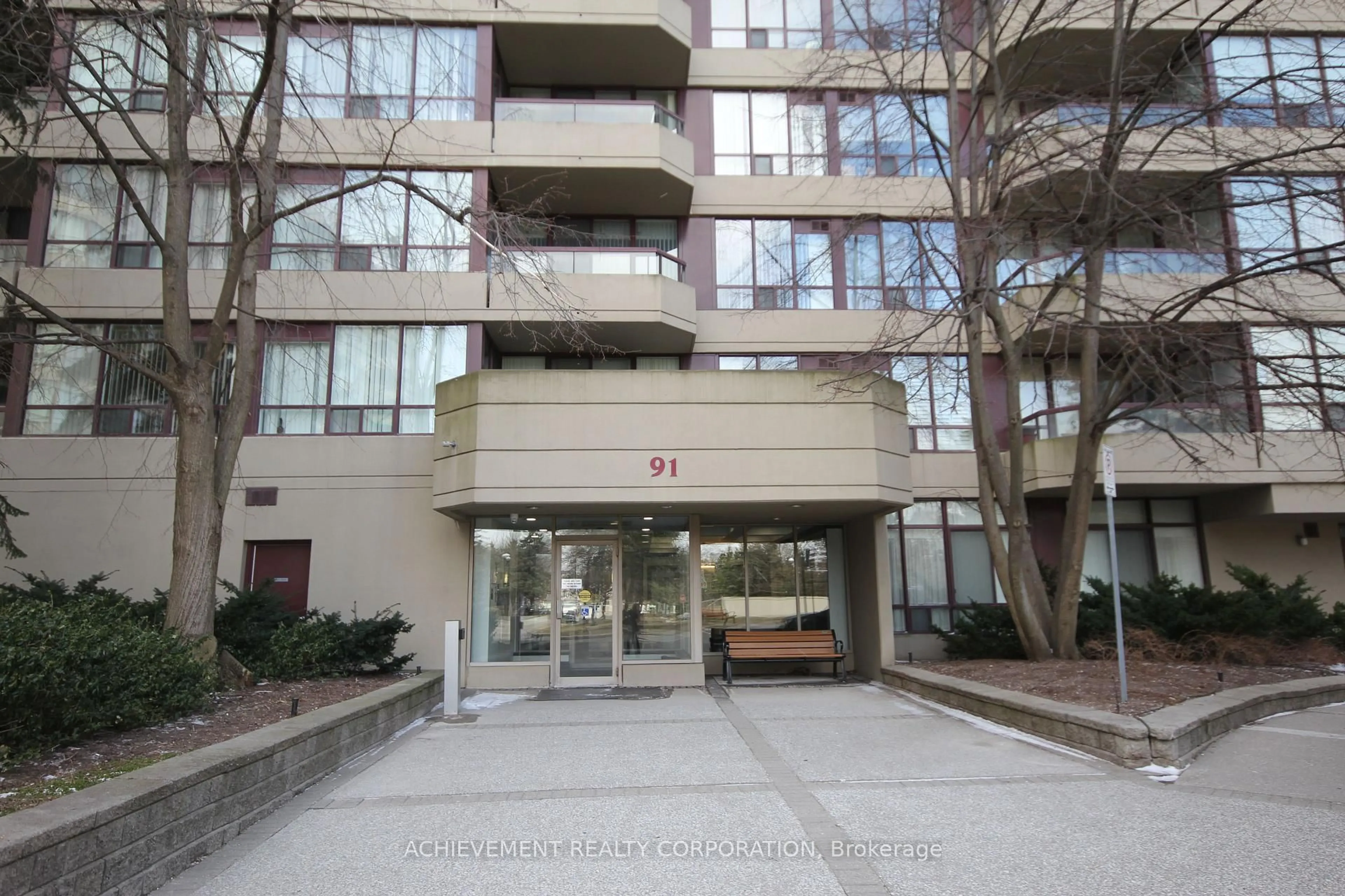 Indoor foyer for 91 Townsgate Dr #901, Vaughan Ontario L4J 8E8