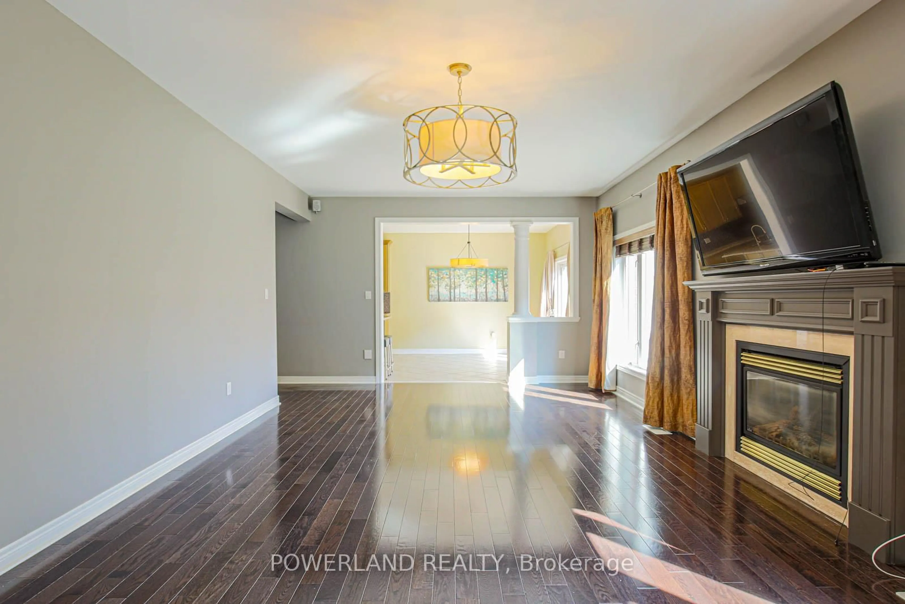Indoor entryway for 87 Schuster Lane, Vaughan Ontario L4J 8Z4