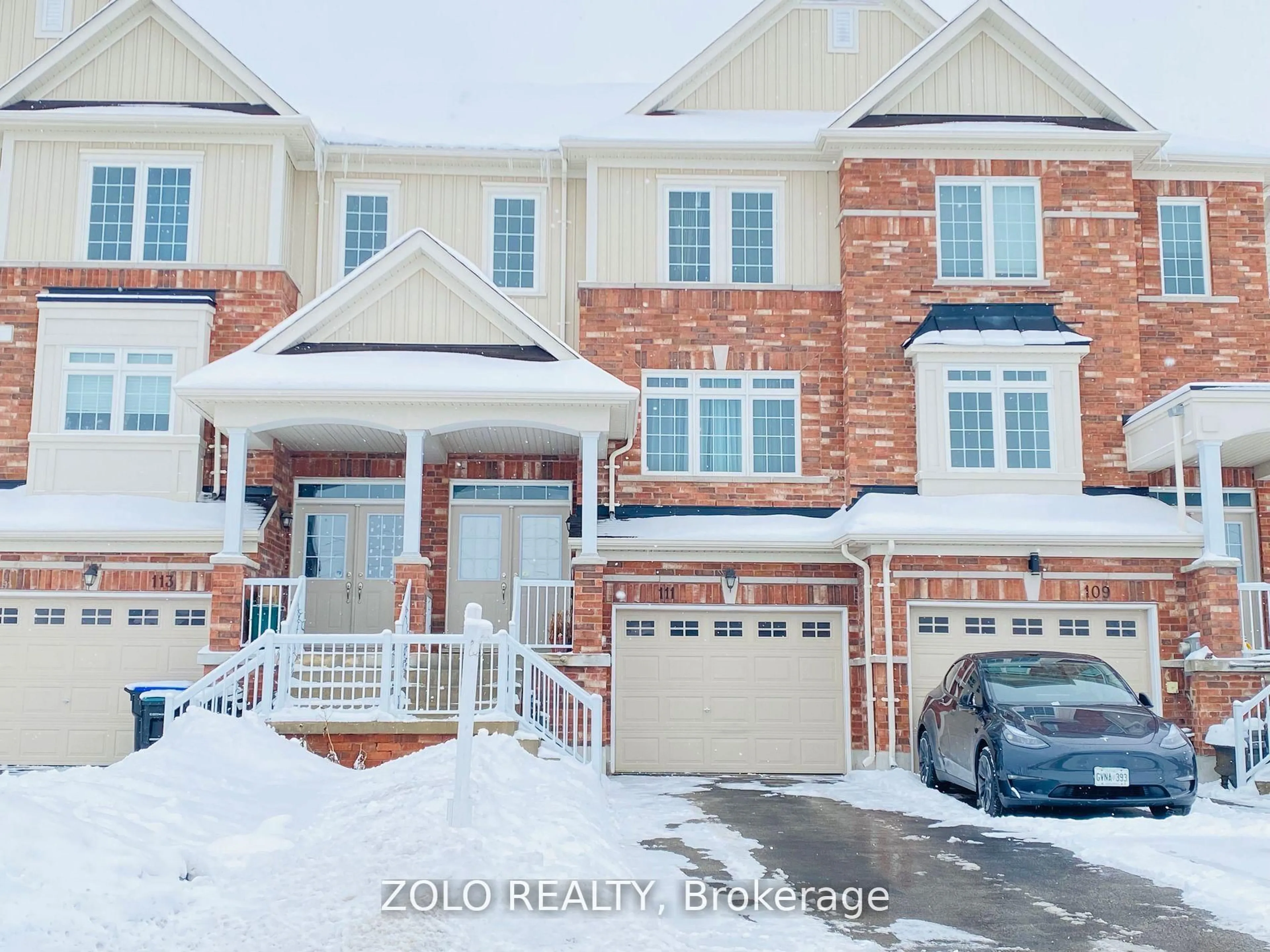 A pic from outside/outdoor area/front of a property/back of a property/a pic from drone, street for 111 Taucar Gate, Bradford West Gwillimbury Ontario L3Z 0V8
