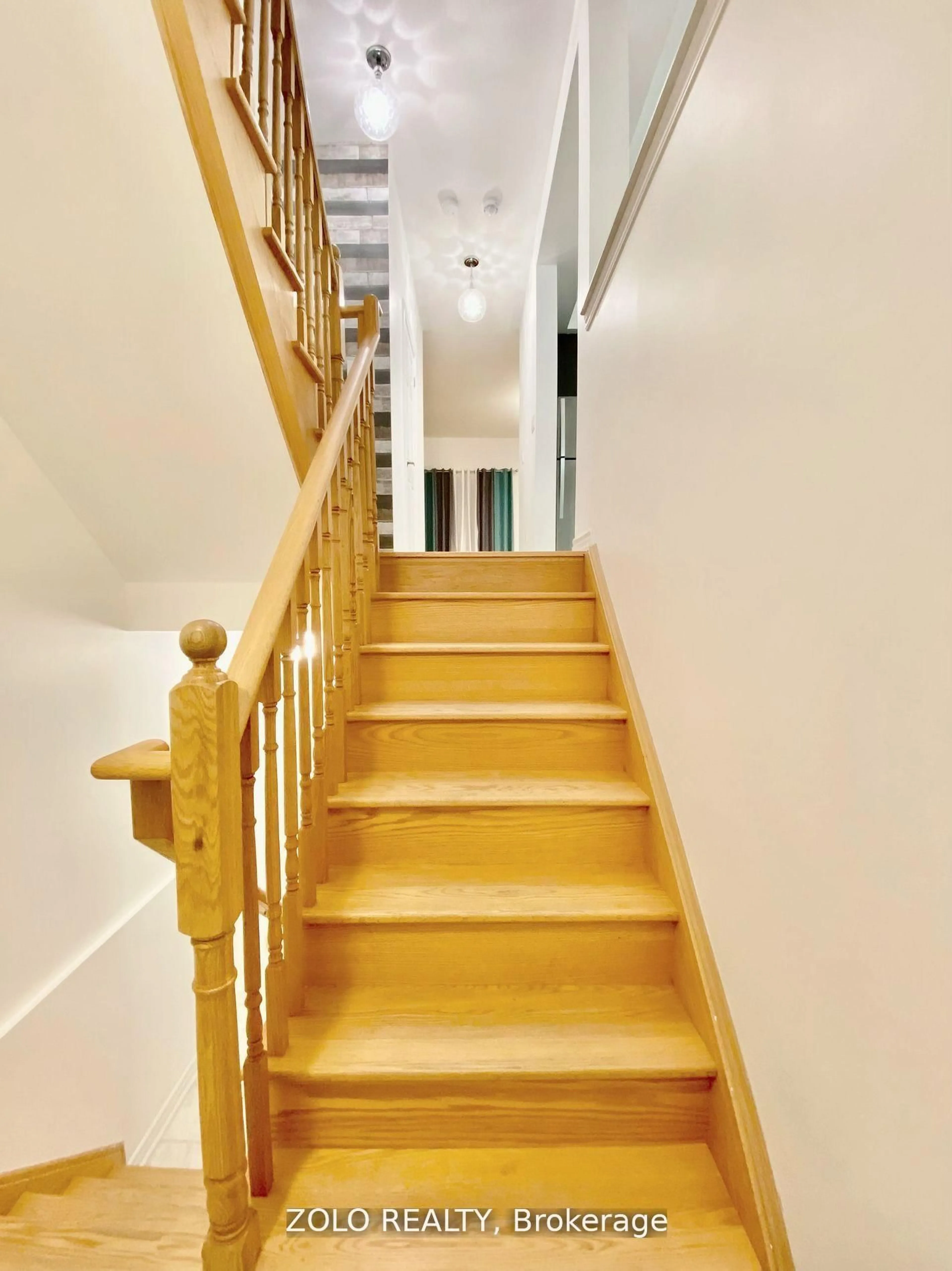 Stairs for 111 Taucar Gate, Bradford West Gwillimbury Ontario L3Z 0V8