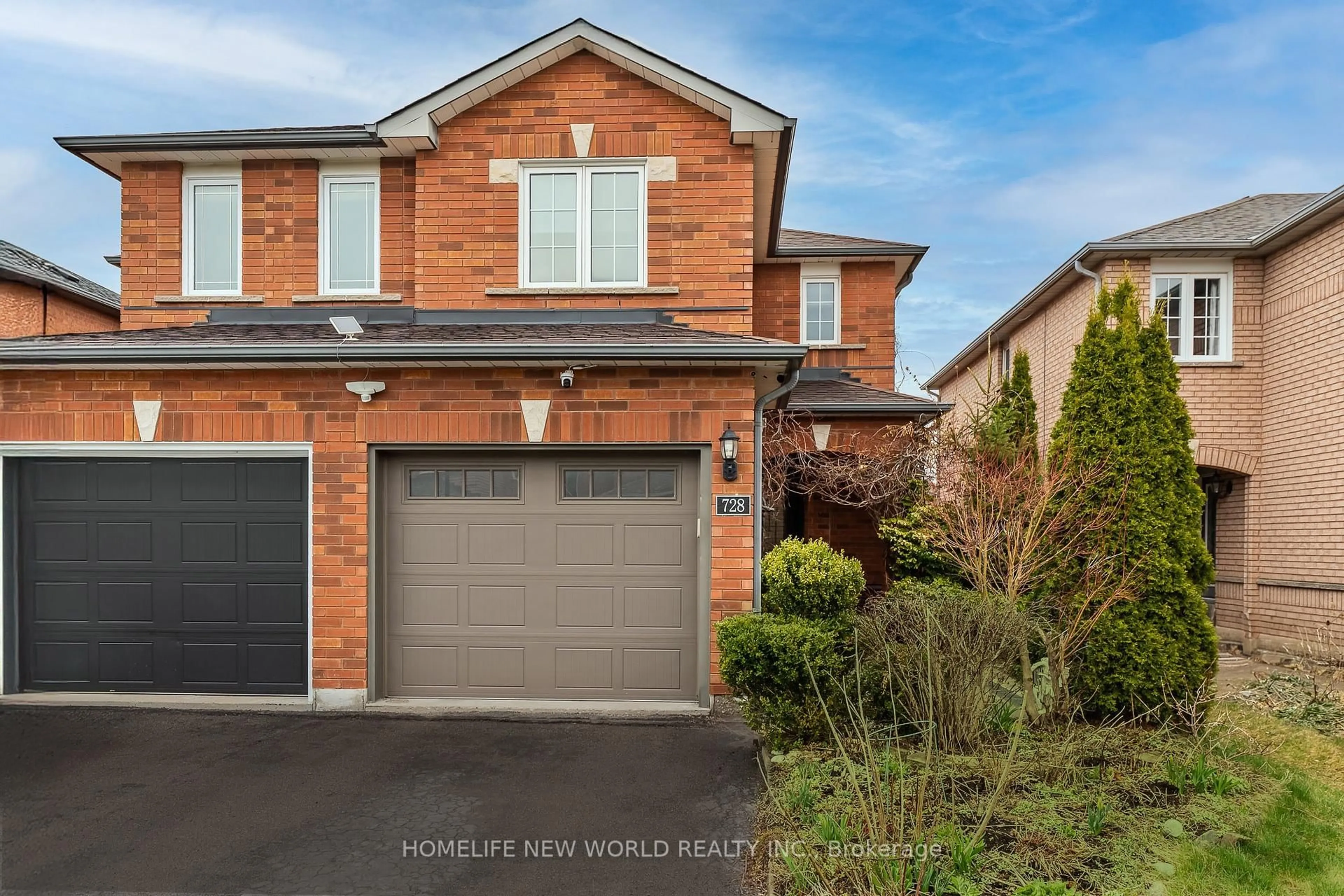 Home with brick exterior material, street for 728 Walpole Cres, Newmarket Ontario L3X 2B1