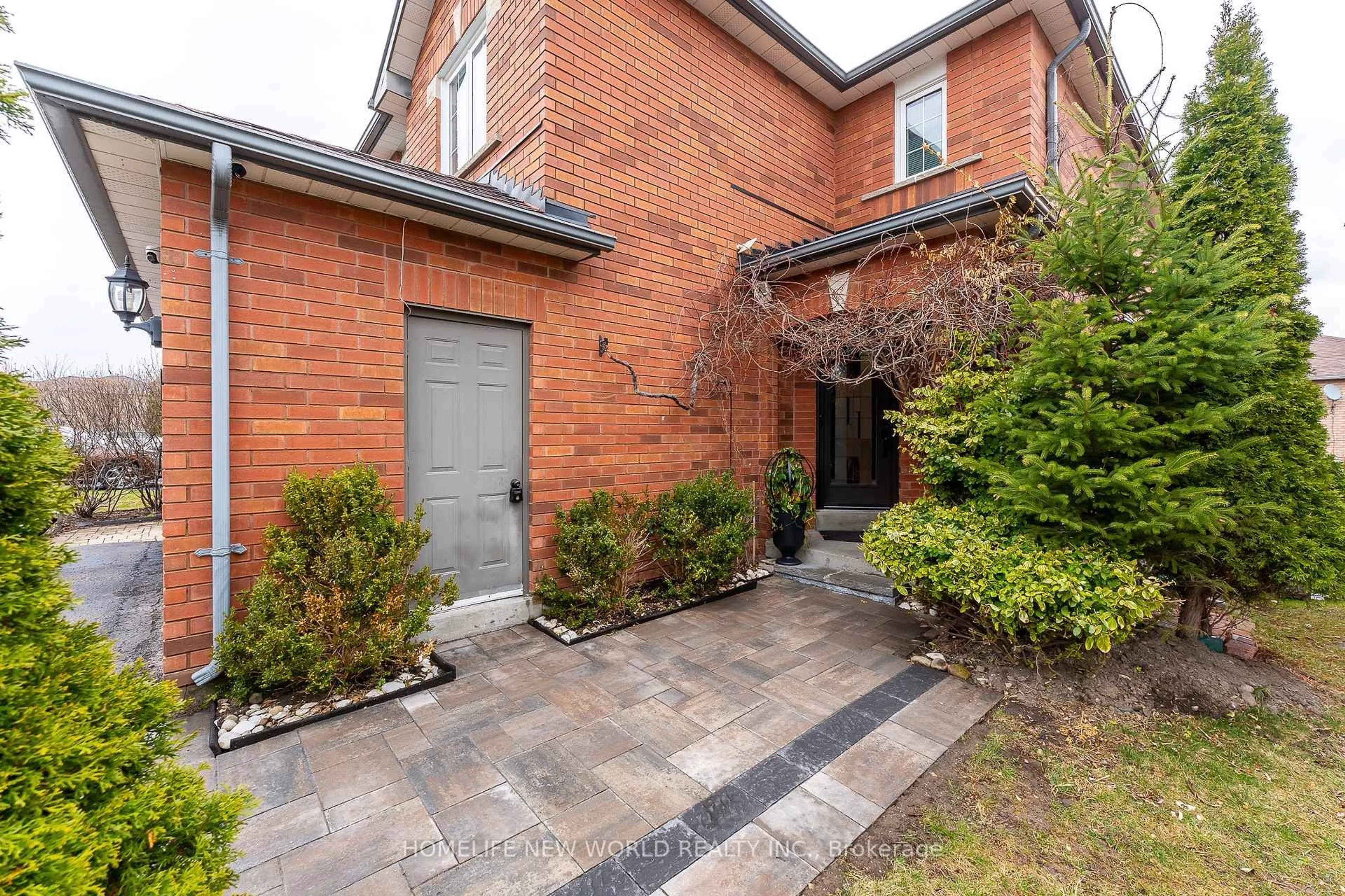 Home with brick exterior material, street for 728 Walpole Cres, Newmarket Ontario L3X 2B1