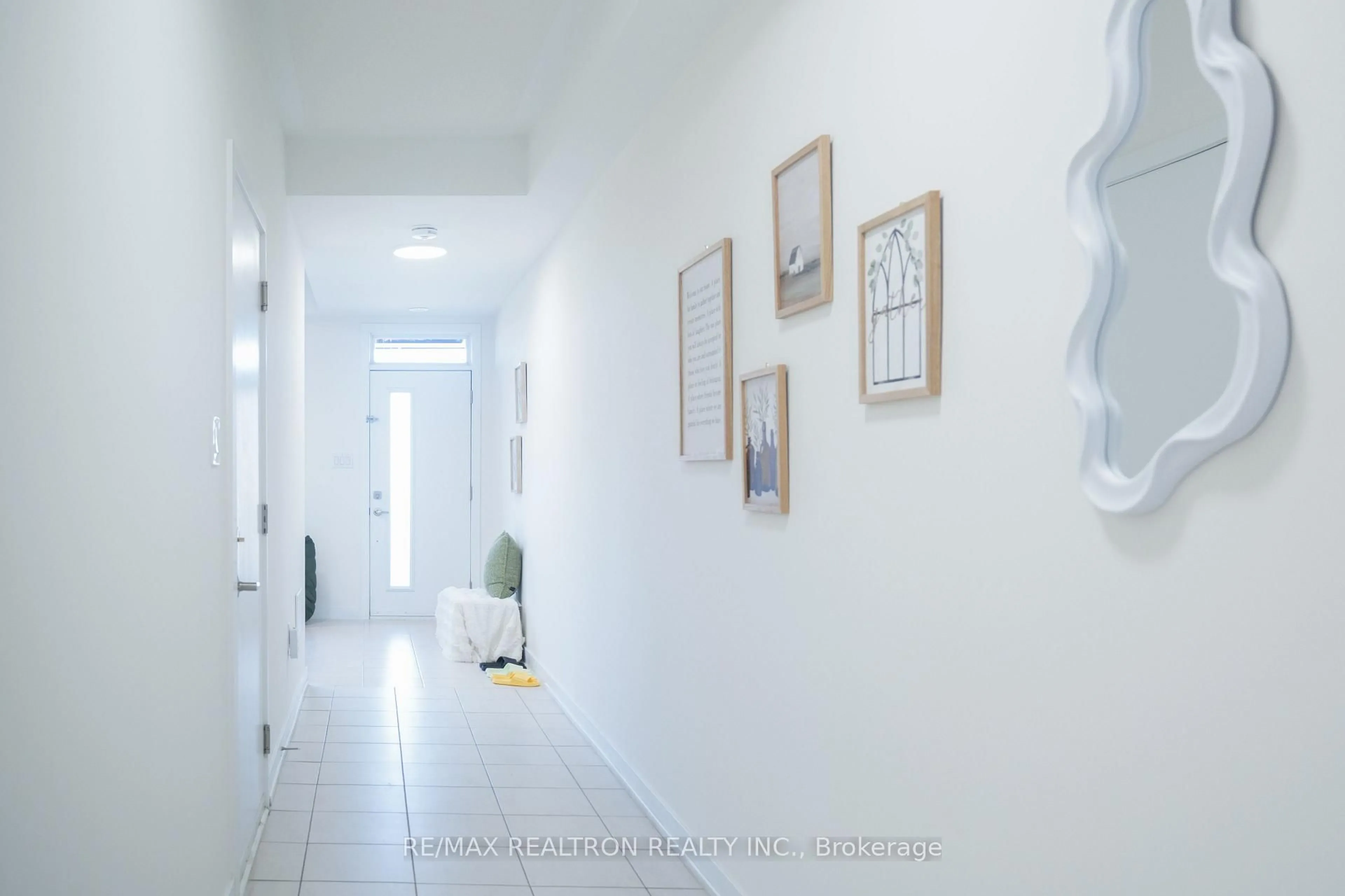 Indoor foyer for 14 Garneau St, Vaughan Ontario L4L 0M1