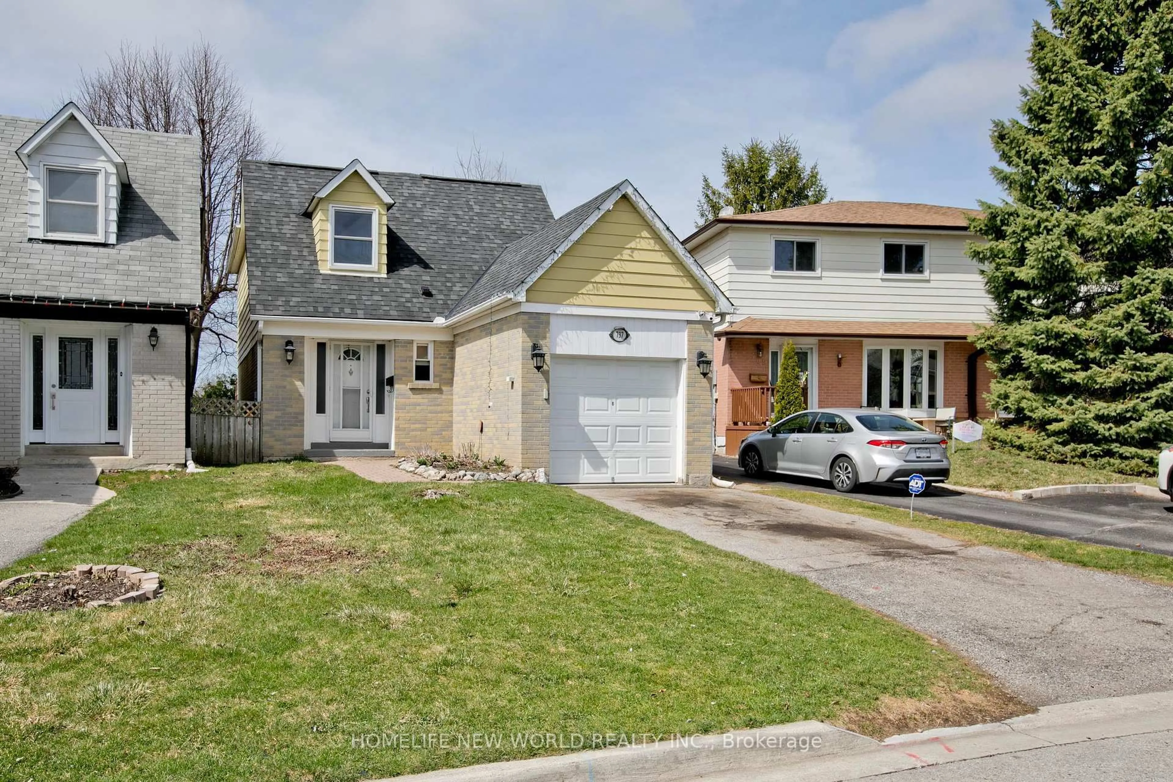 Home with vinyl exterior material, street for 737 Pam Cres, Newmarket Ontario L3Y 5B7