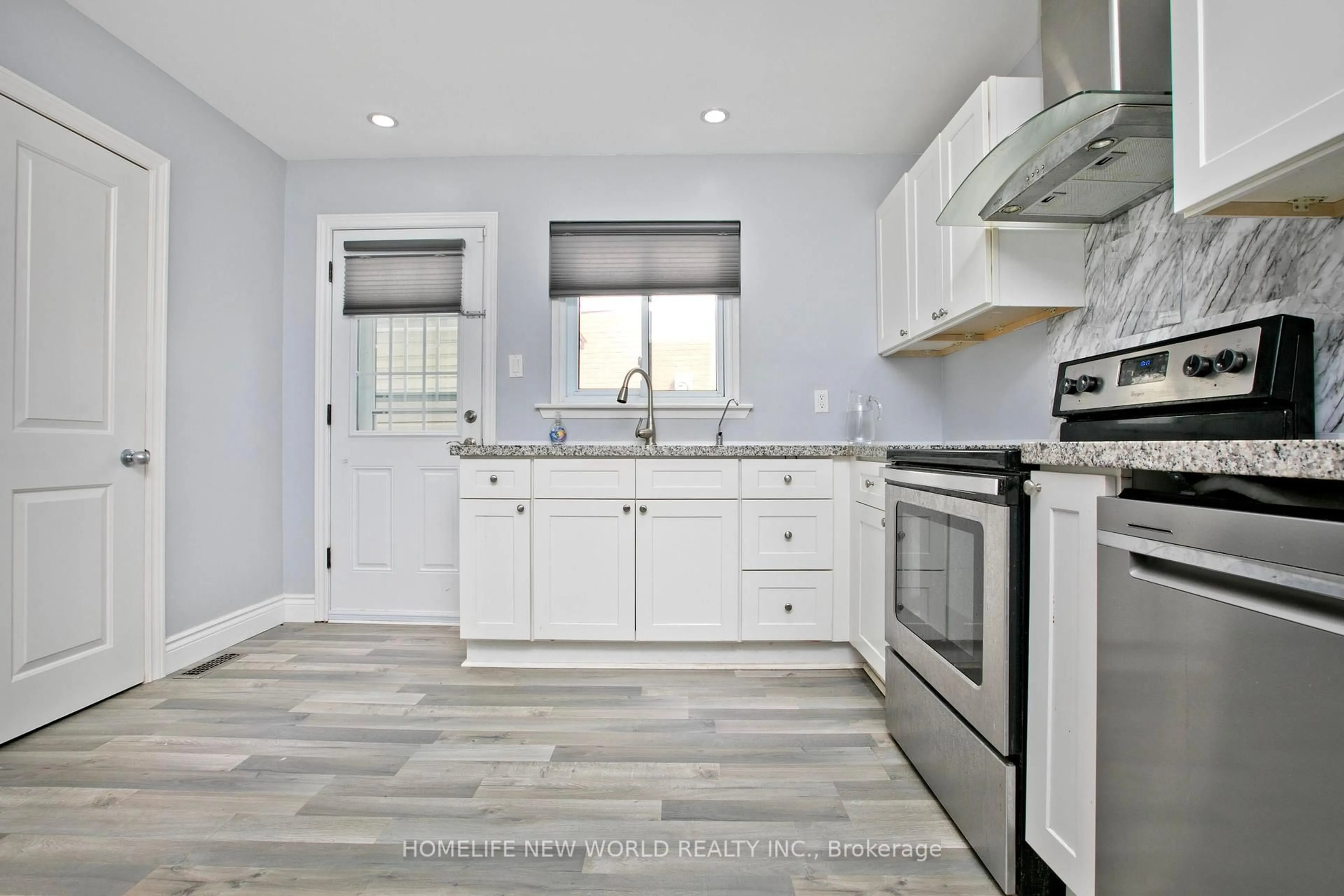 Open concept kitchen, ceramic/tile floor for 737 Pam Cres, Newmarket Ontario L3Y 5B7