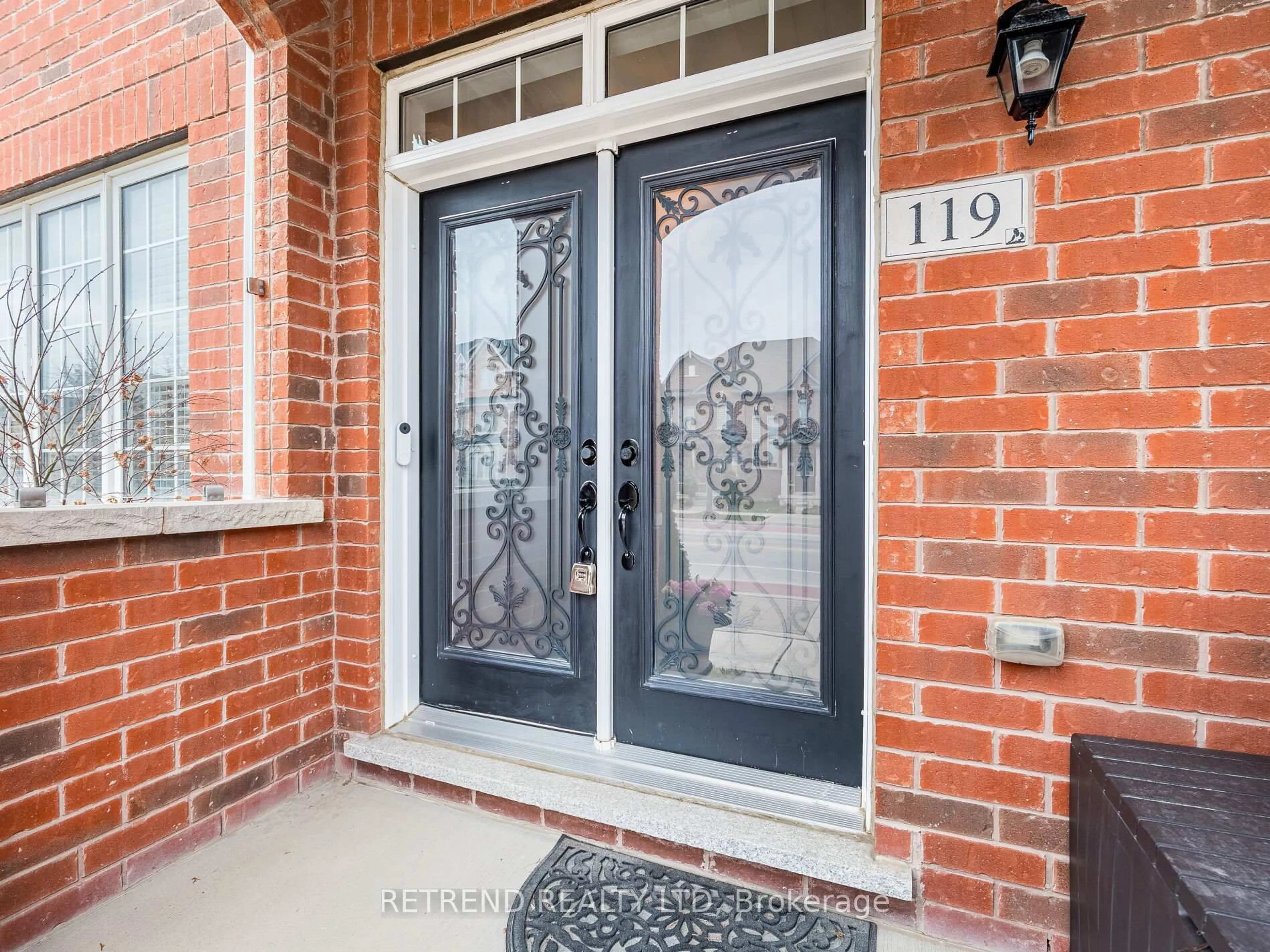 Indoor entryway for 119 Barons St, Vaughan Ontario L4H 3Y7