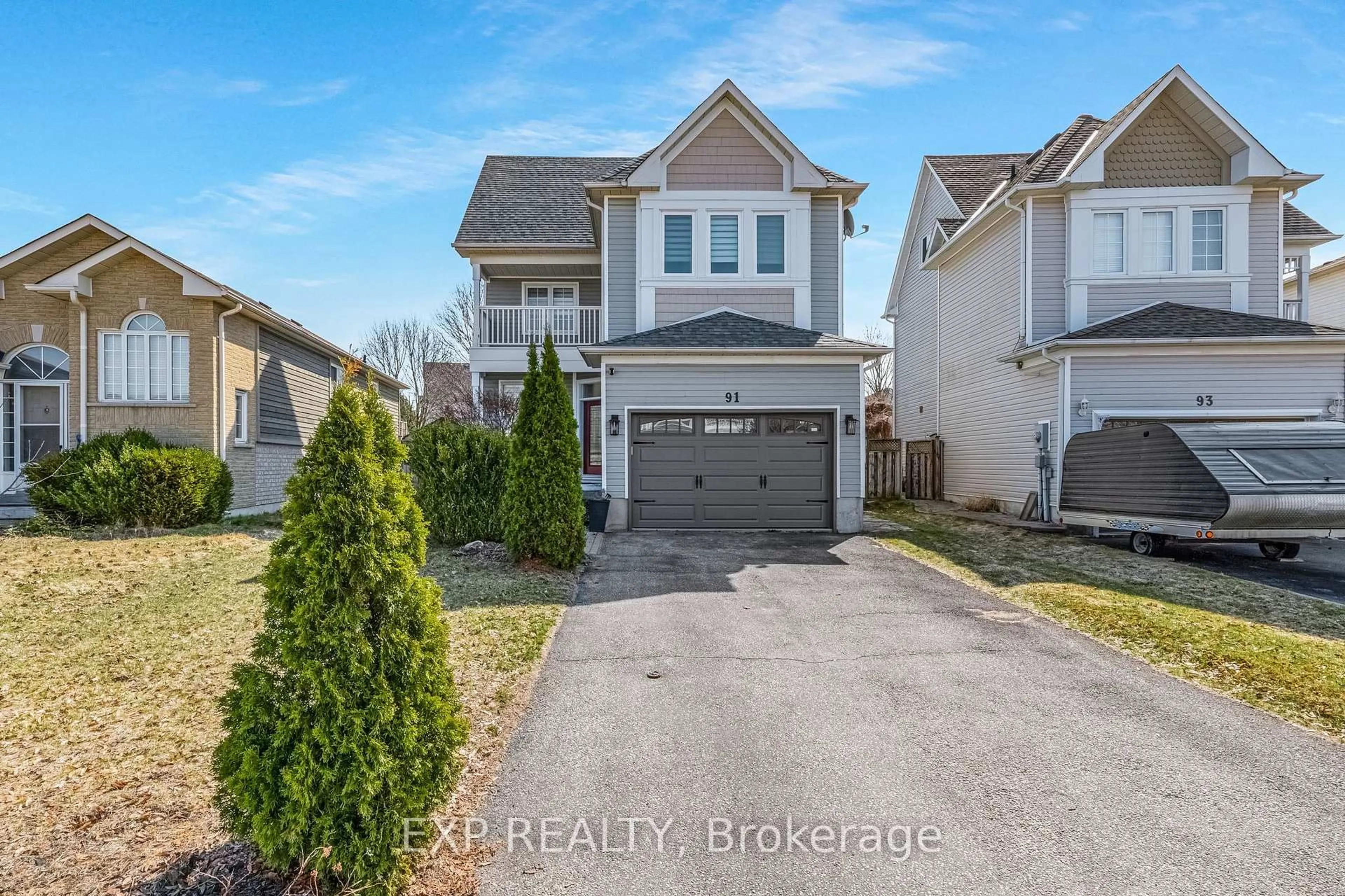 A pic from outside/outdoor area/front of a property/back of a property/a pic from drone, street for 91 Mainprize Cres, East Gwillimbury Ontario L0G 1M0
