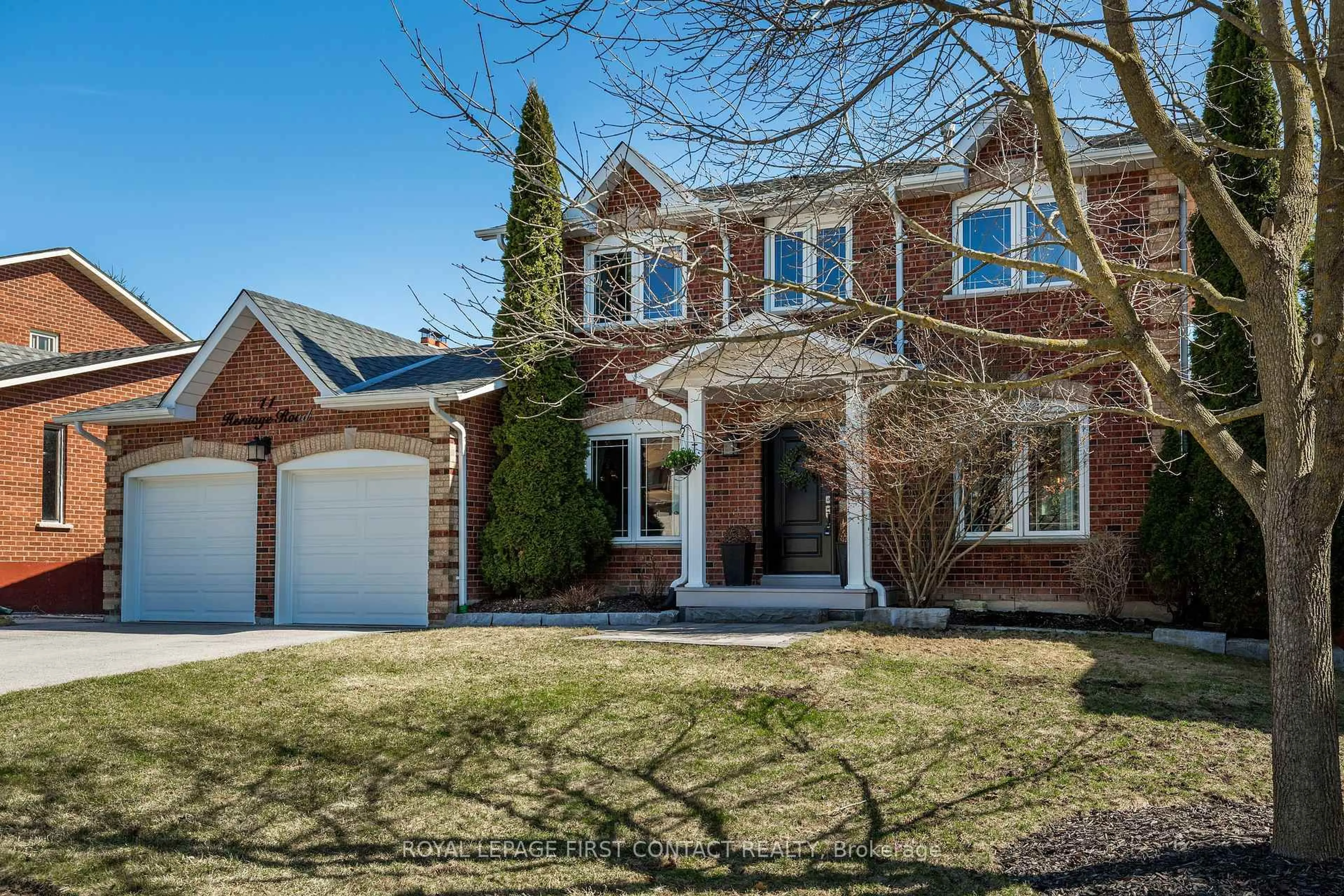 Home with brick exterior material, street for 11 Heritage Rd, Innisfil Ontario L0L 1L0