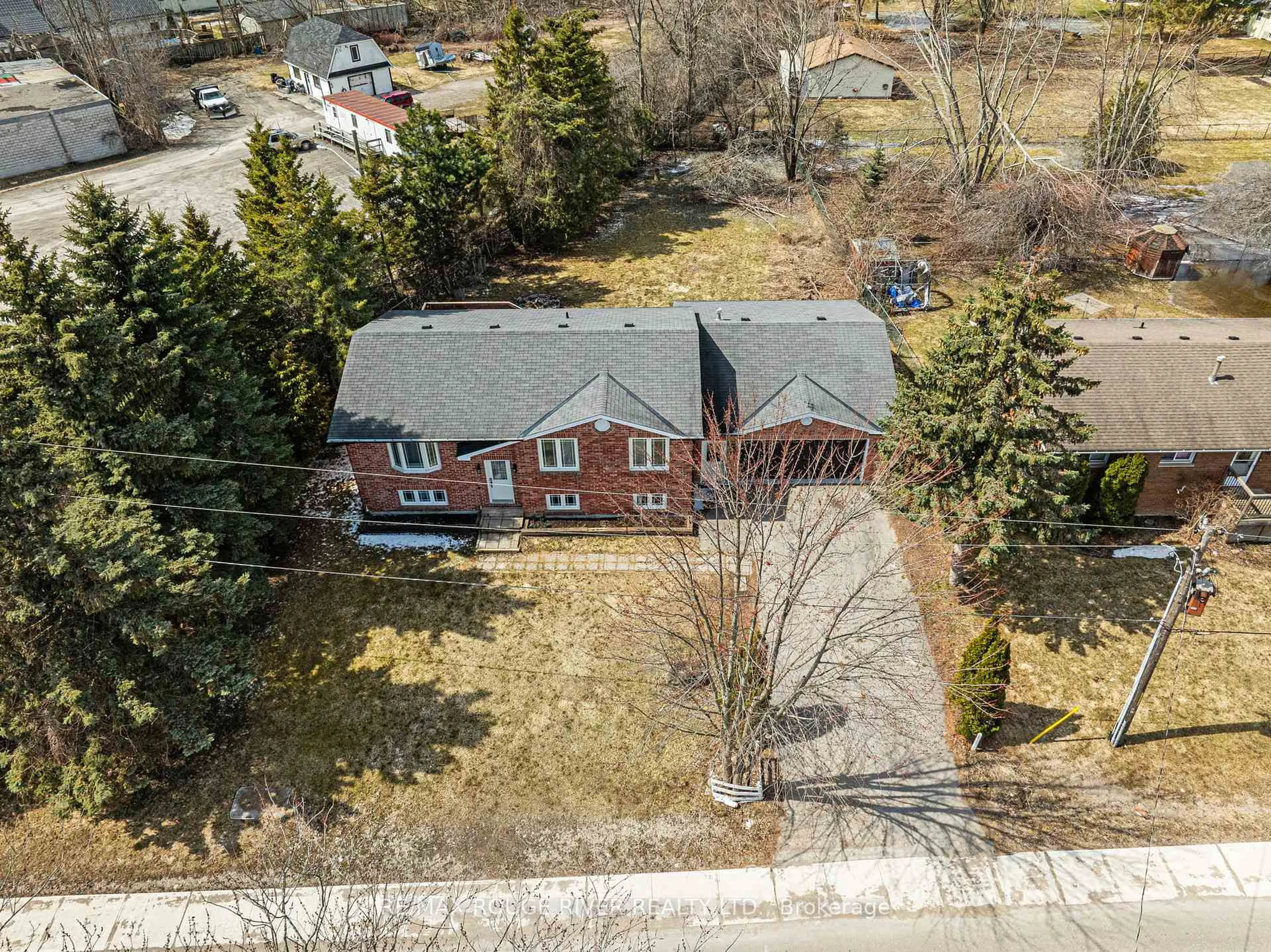 A pic from outside/outdoor area/front of a property/back of a property/a pic from drone, street for 495 Lakeland Cres, Brock Ontario L0K 1A0