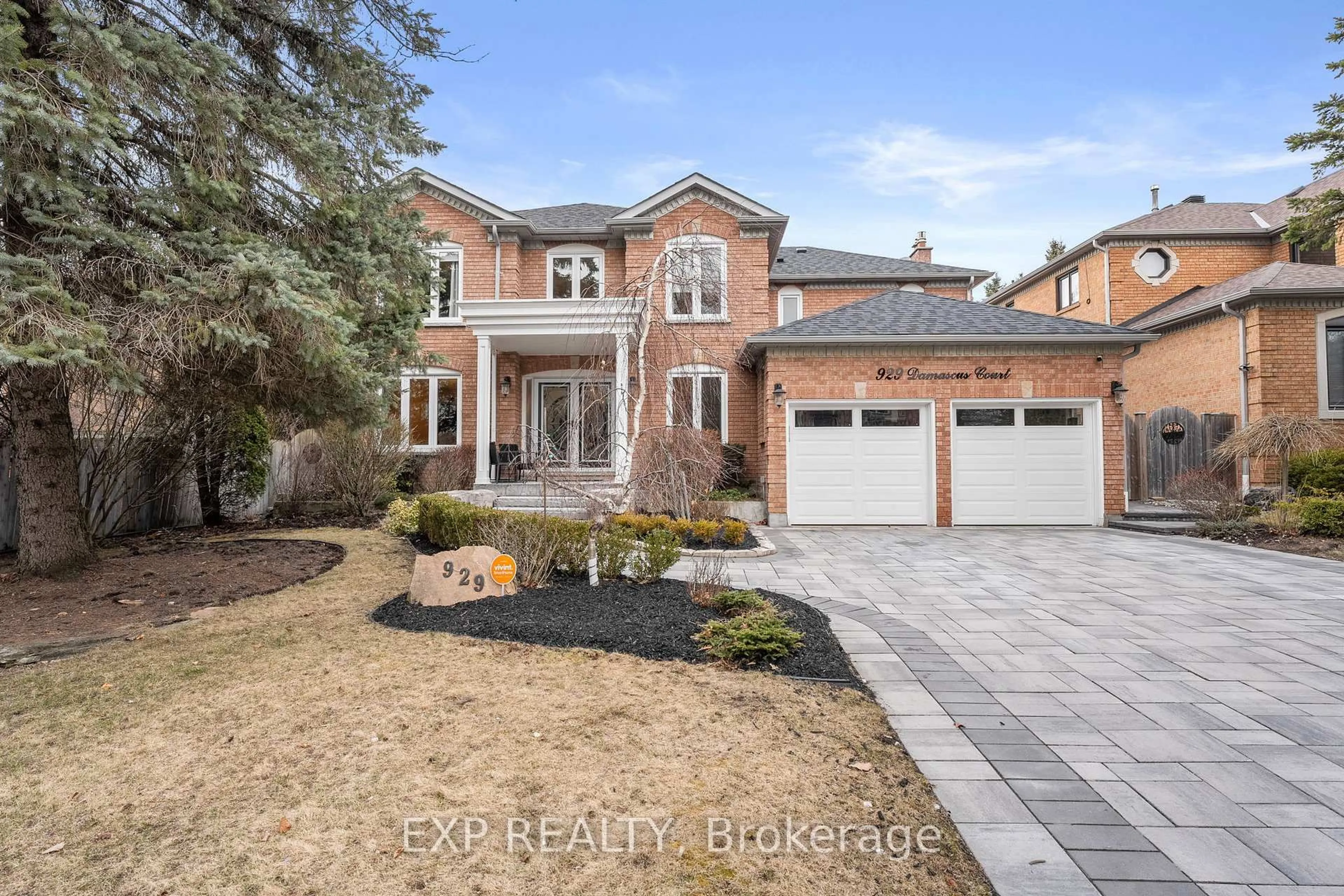 Home with brick exterior material, street for 929 Damascus Crt, Newmarket Ontario L3X 1L2