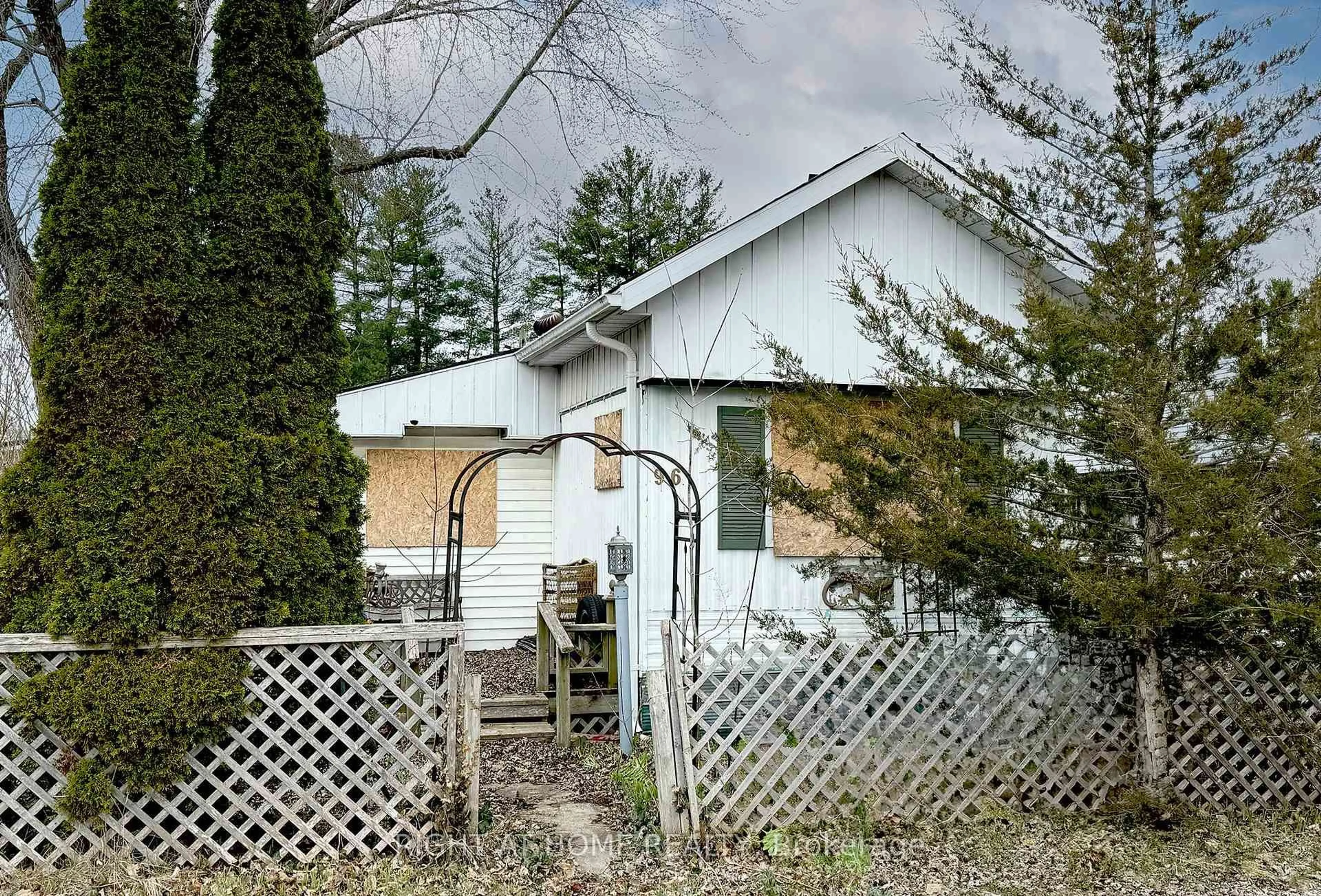 Unknown for 96 Eighth St, Essa Ontario L3W 0L4