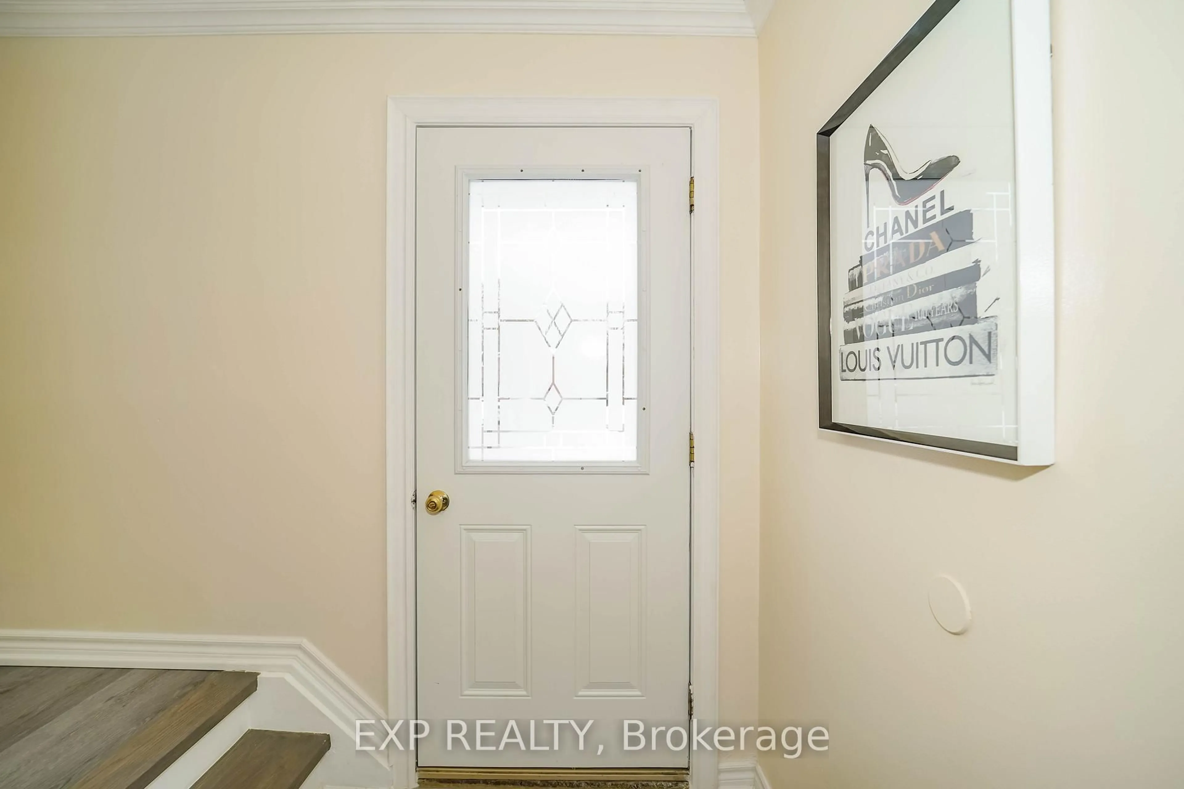 Indoor entryway for 22 Jones Crt, Aurora Ontario L4G 2B8