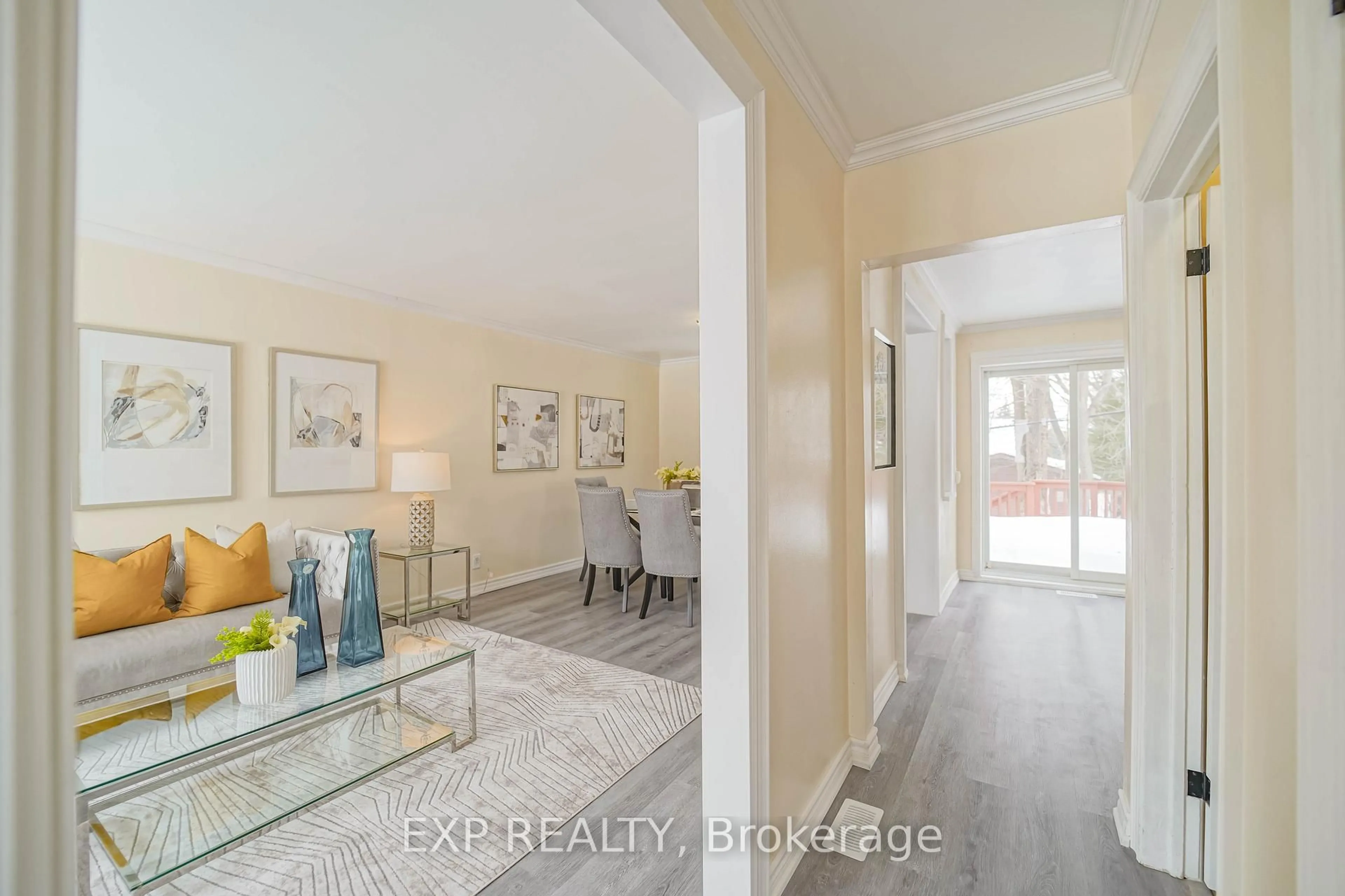 Indoor entryway for 22 Jones Crt, Aurora Ontario L4G 2B8