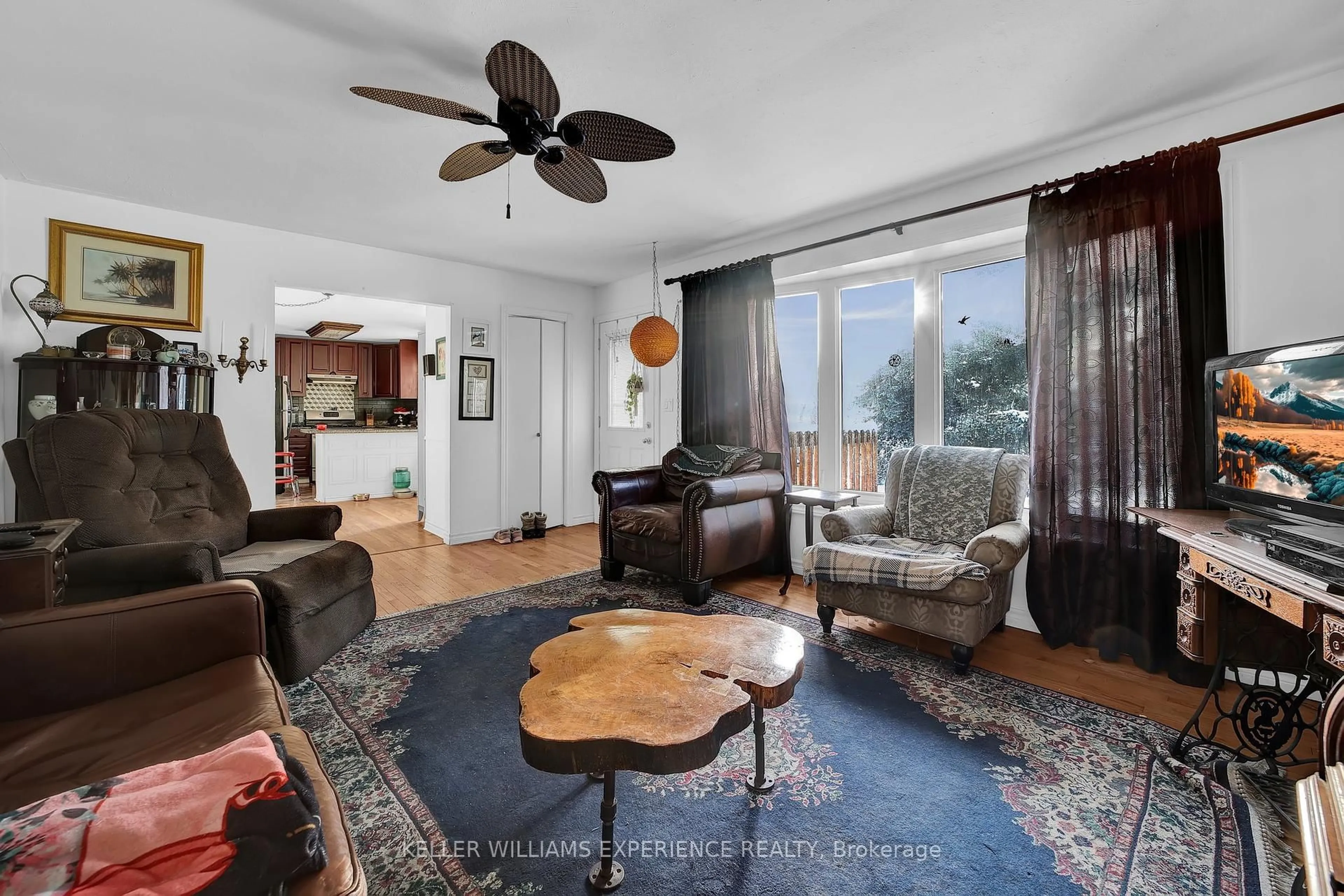 Living room with furniture, unknown for 7925 10 COUNTY Rd, Essa Ontario L0M 1B1