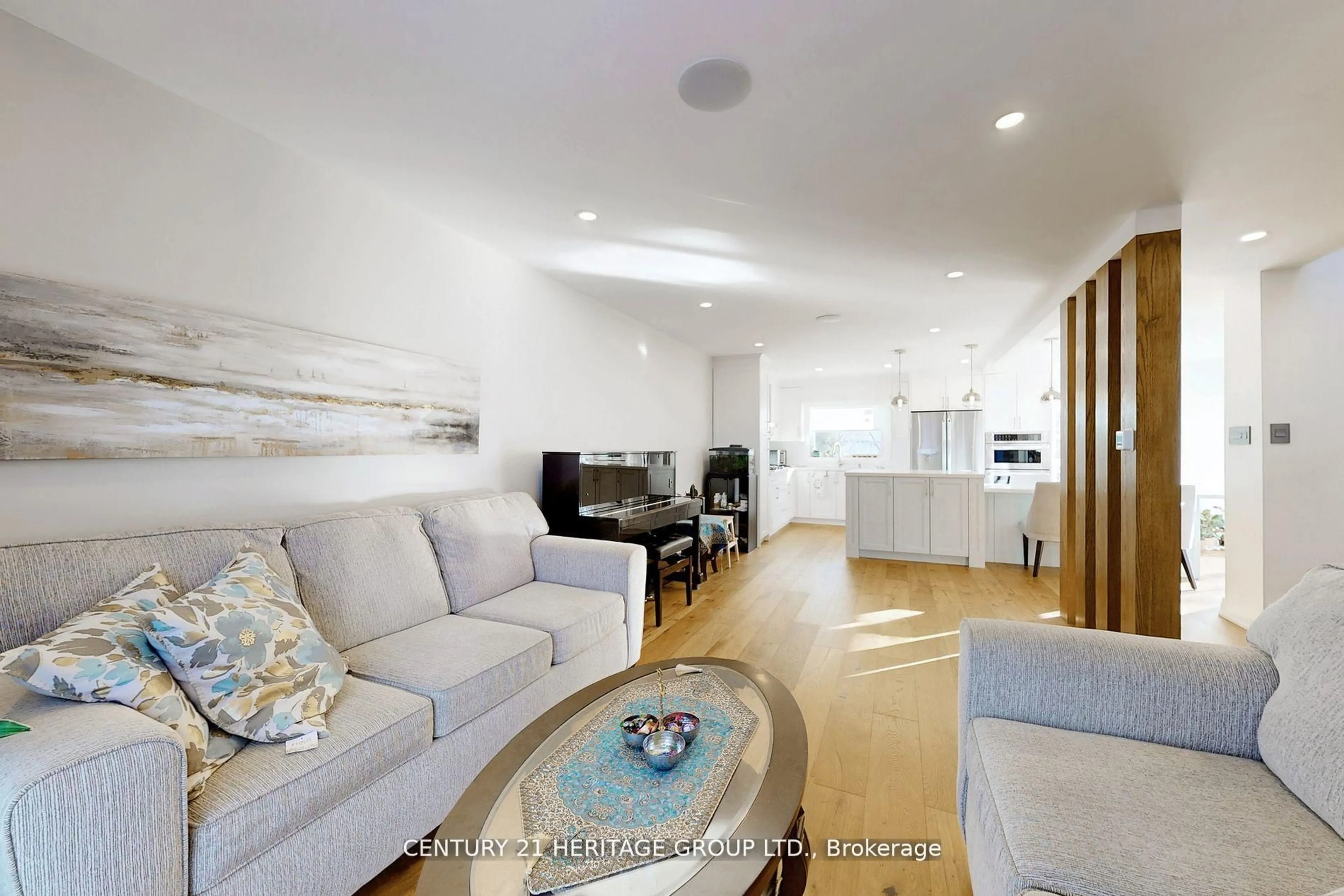 Living room with furniture, wood/laminate floor for 23 Gilbank Dr, Aurora Ontario L4G 5G5