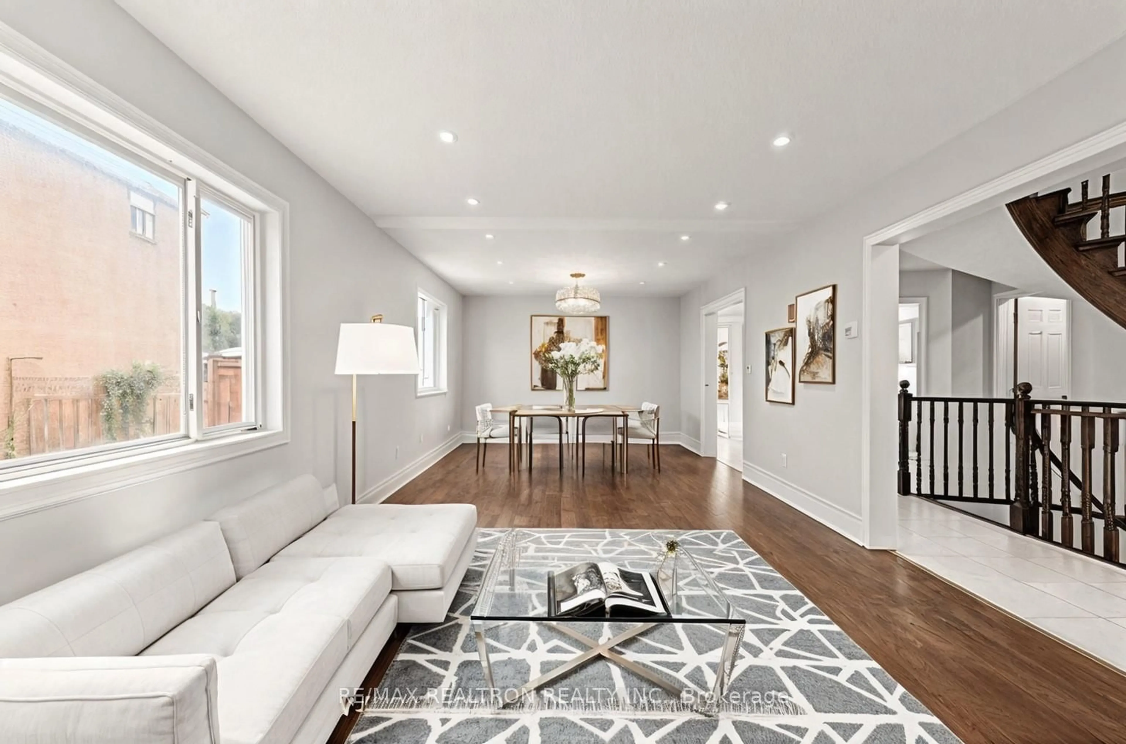 Living room with furniture, unknown for 135 Bernard Ave, Richmond Hill Ontario L4C 9Z6