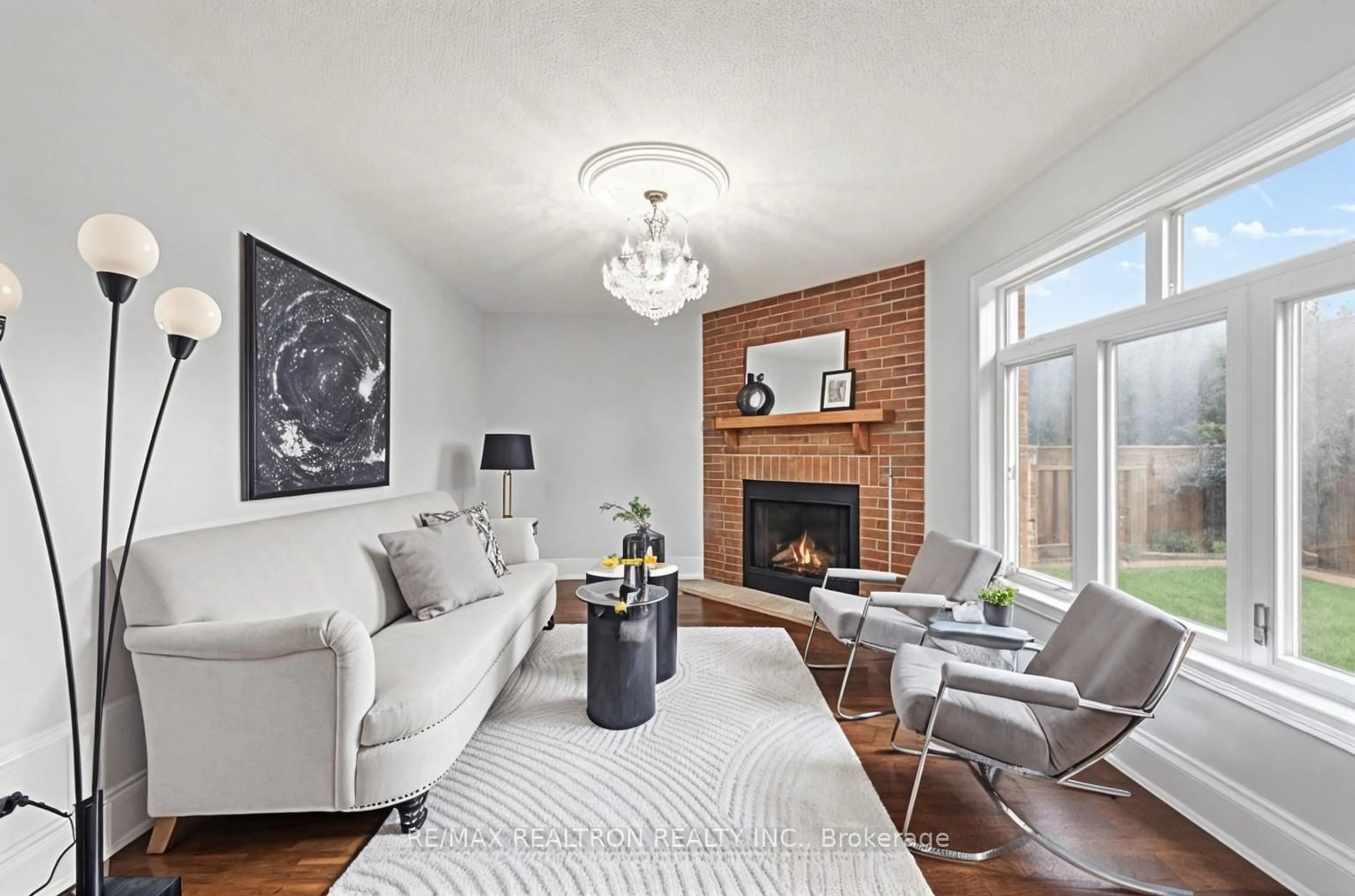 Living room with furniture, unknown for 135 Bernard Ave, Richmond Hill Ontario L4C 9Z6