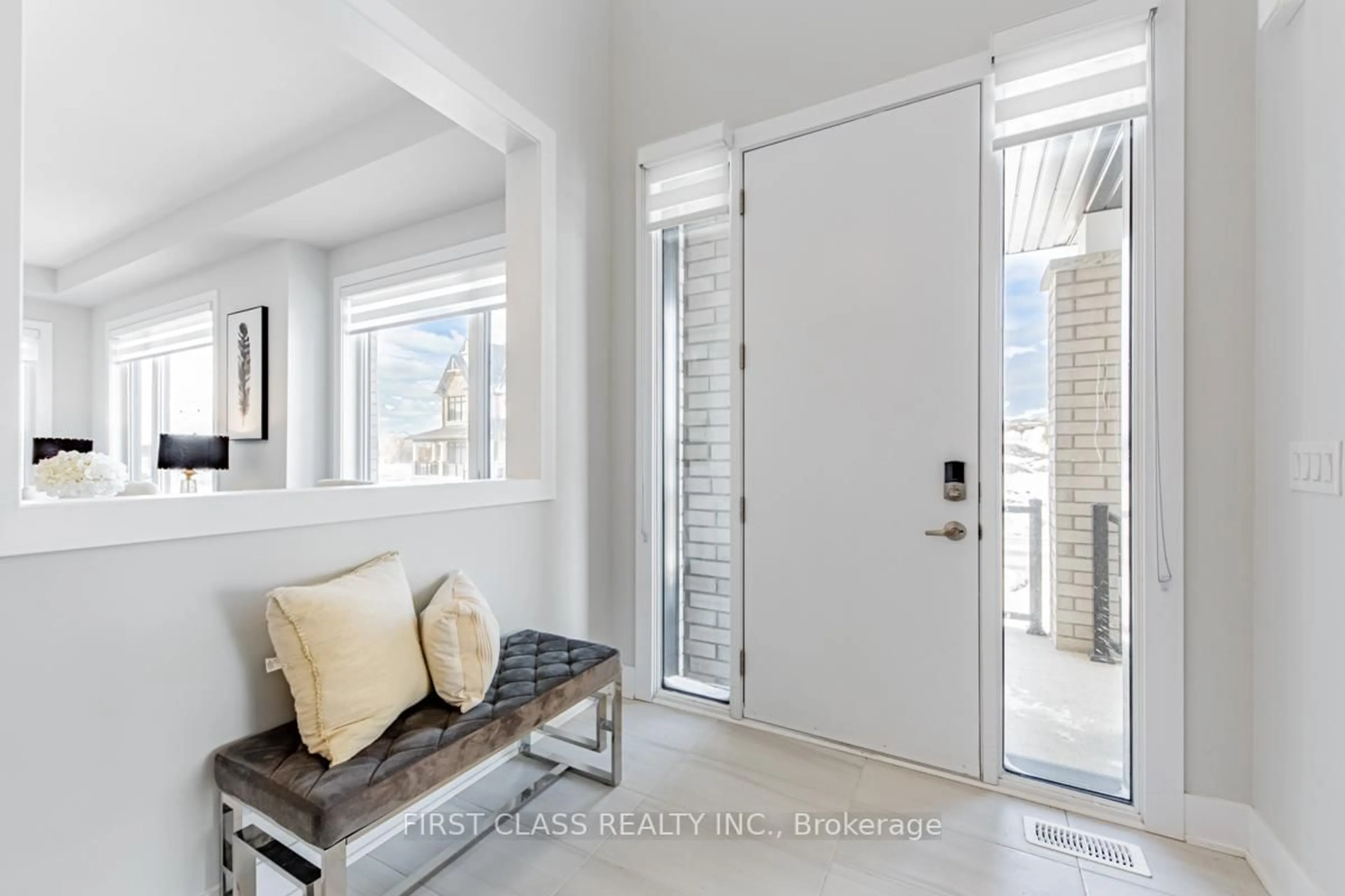Indoor entryway for 11 Godfrey Willis Dr, Markham Ontario L6C 3N2