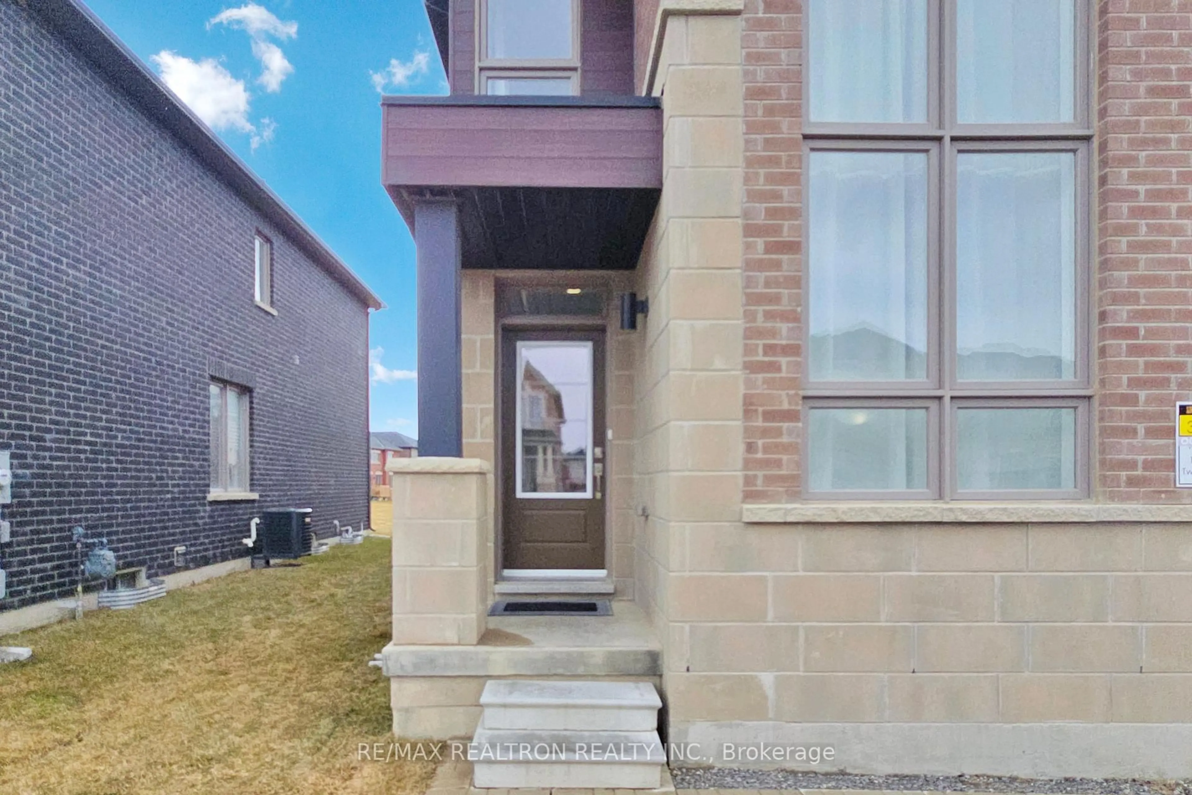 Home with brick exterior material, street for 168 Silk Twist Dr, East Gwillimbury Ontario L9N 0V7