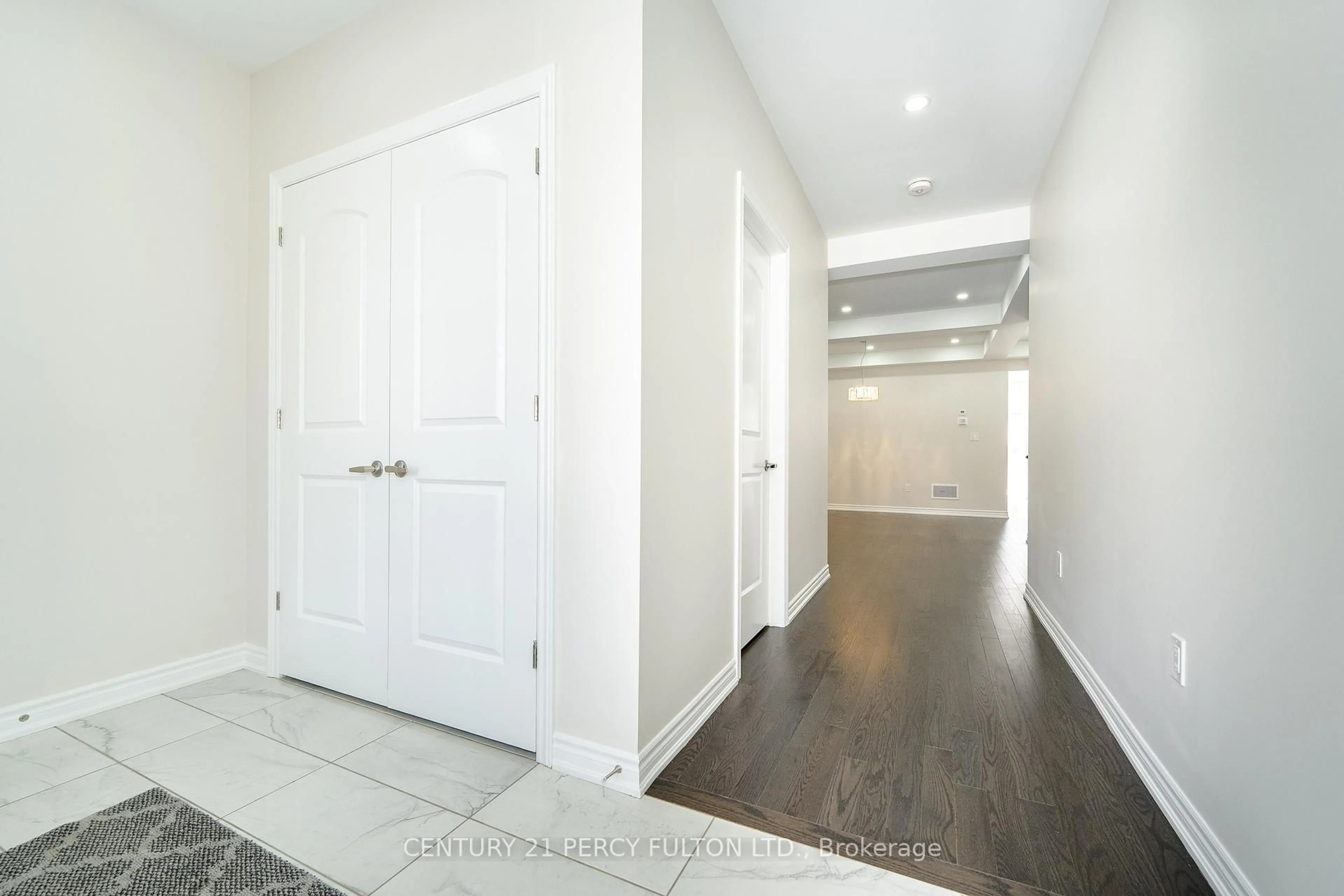 Indoor entryway for 53 Bowline Vista N/A, East Gwillimbury Ontario L9N 0W2