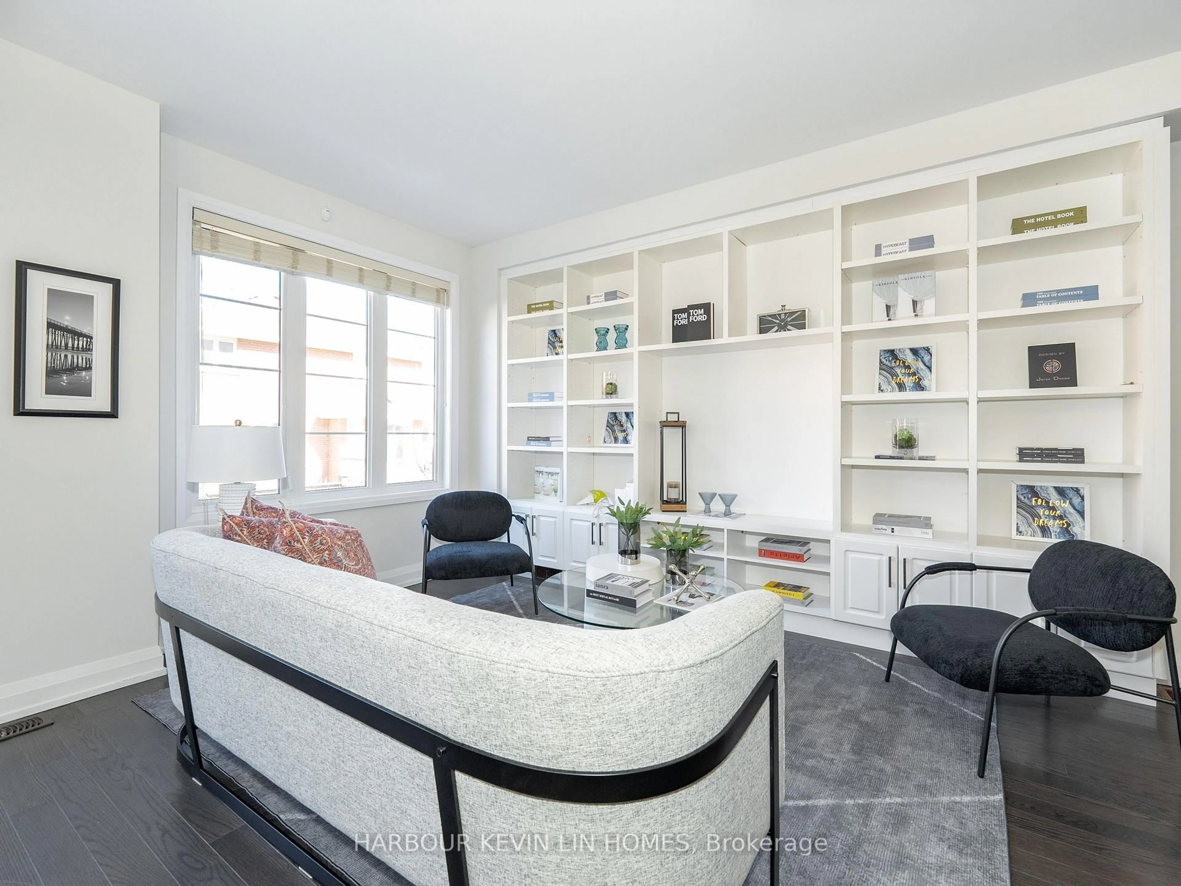 Living room with furniture, unknown for 382 Highway 7 N/A #TH15, Richmond Hill Ontario L4B 0C5