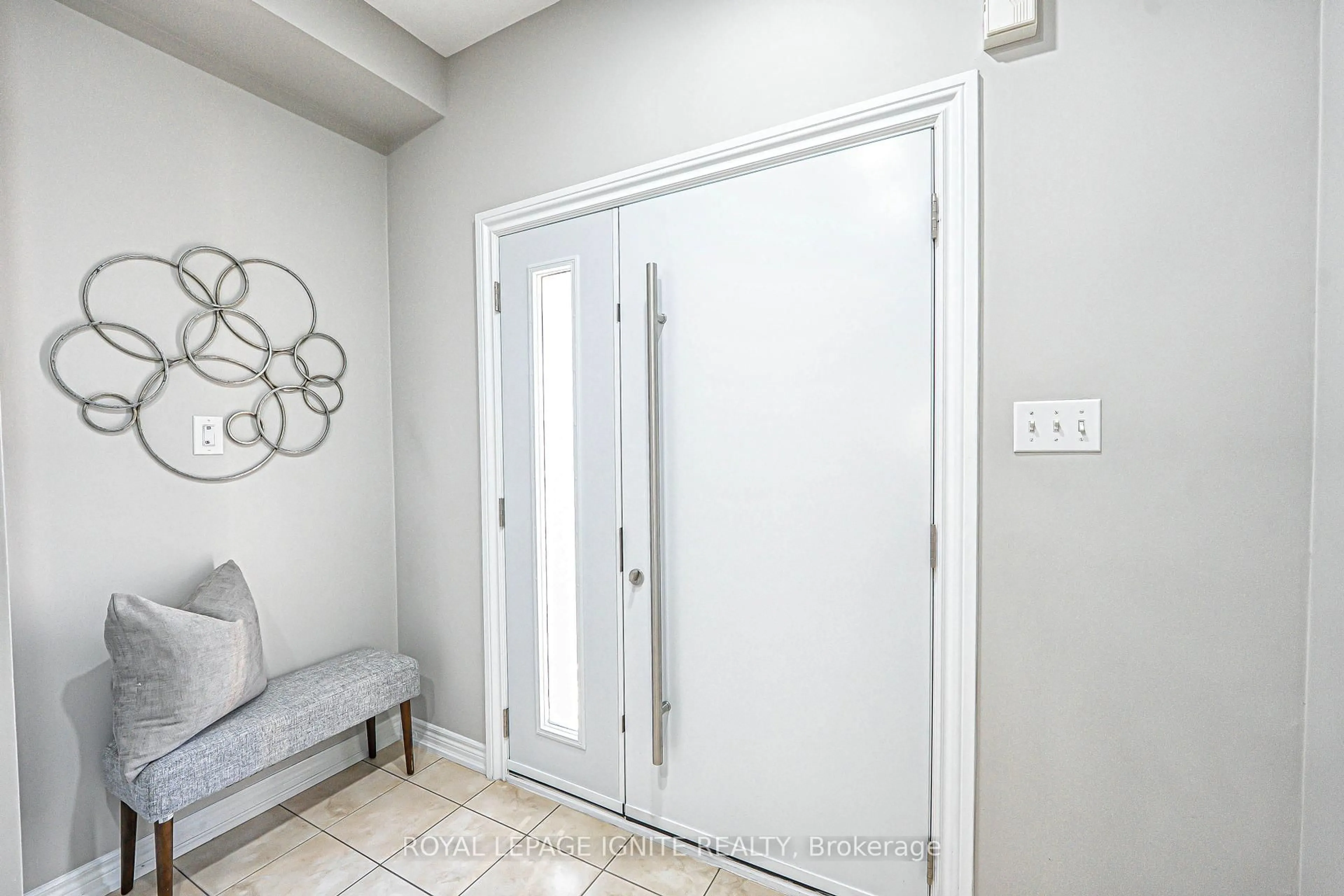 Indoor entryway for 86 Black Maple Cres, Vaughan Ontario L6A 0P6