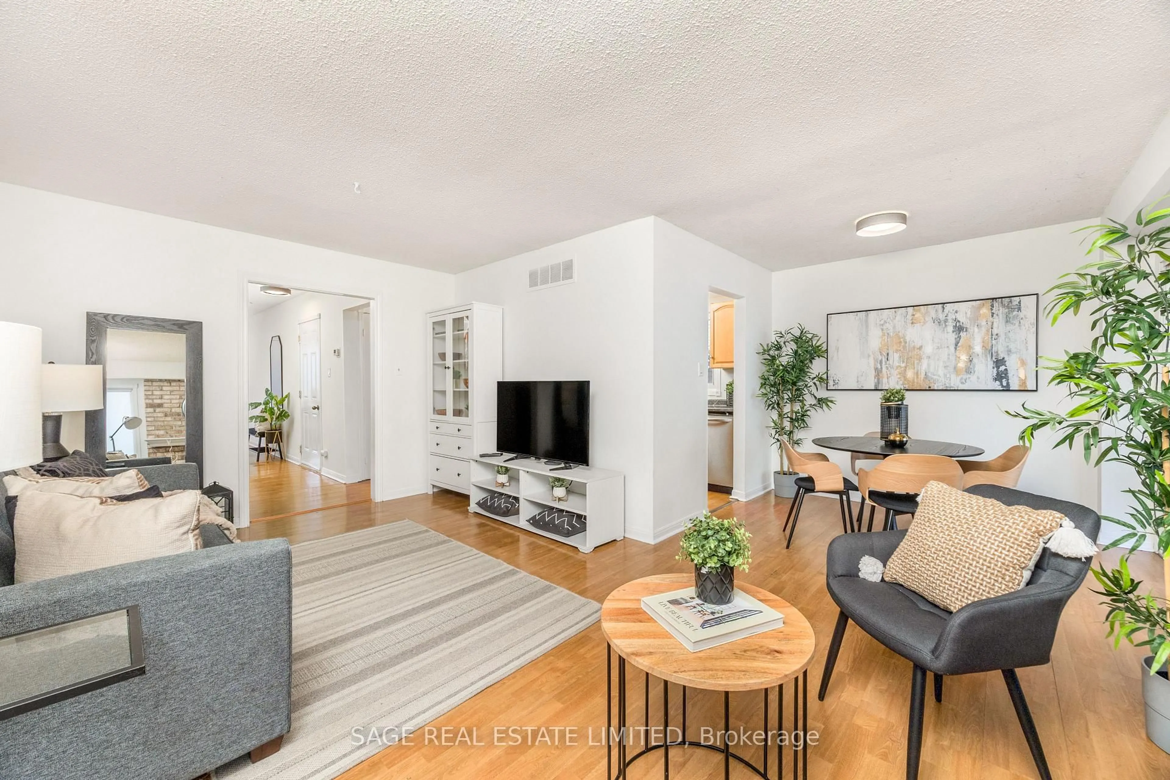 Living room with furniture, unknown for 9 Reginald Cres, Markham Ontario L3P 3T6