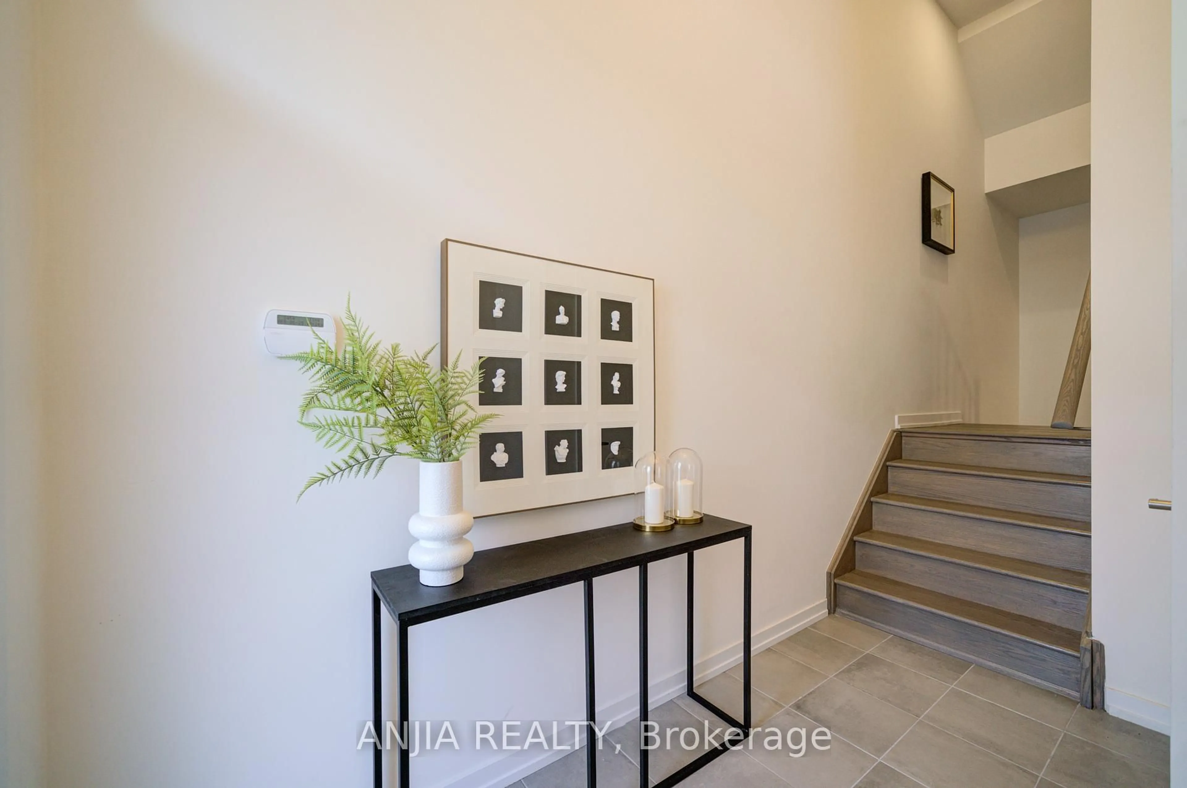 Indoor entryway for 46 Armillo Pl, Markham Ontario L6E 0V4