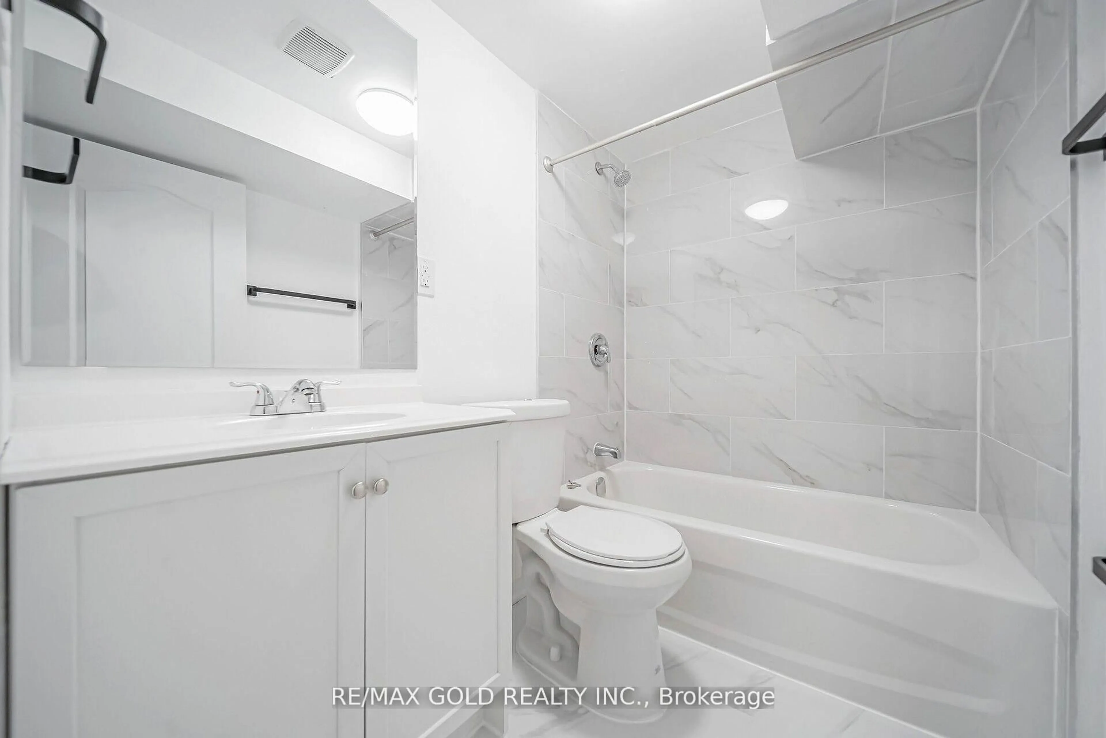 Standard bathroom, ceramic/tile floor for 2128 Adjala-Tecumseth Twn Line, New Tecumseth Ontario L0G 1W0