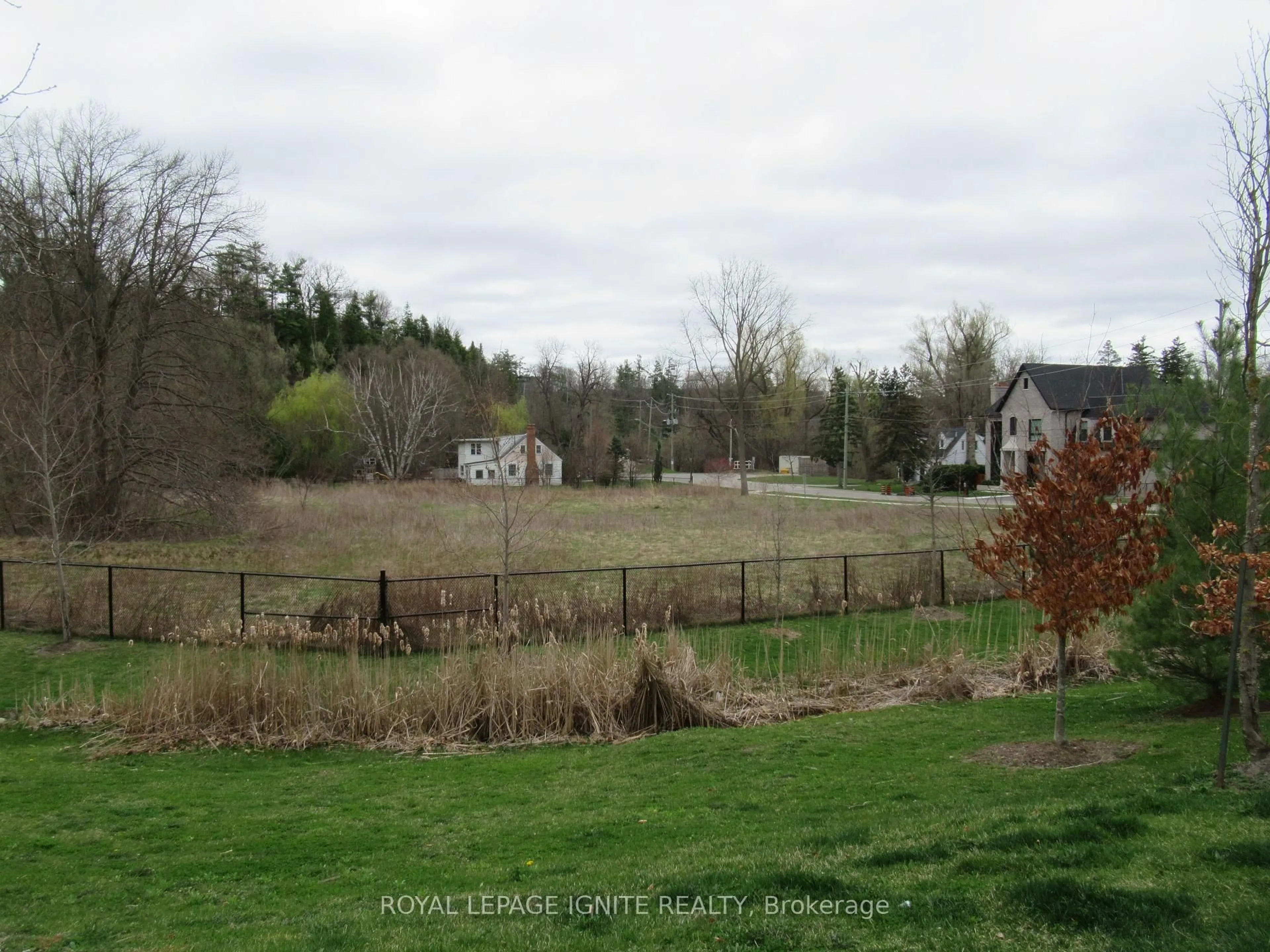 A pic from outside/outdoor area/front of a property/back of a property/a pic from drone, unknown for 196 Pine Grove Rd #13, Vaughan Ontario L4L 0H8